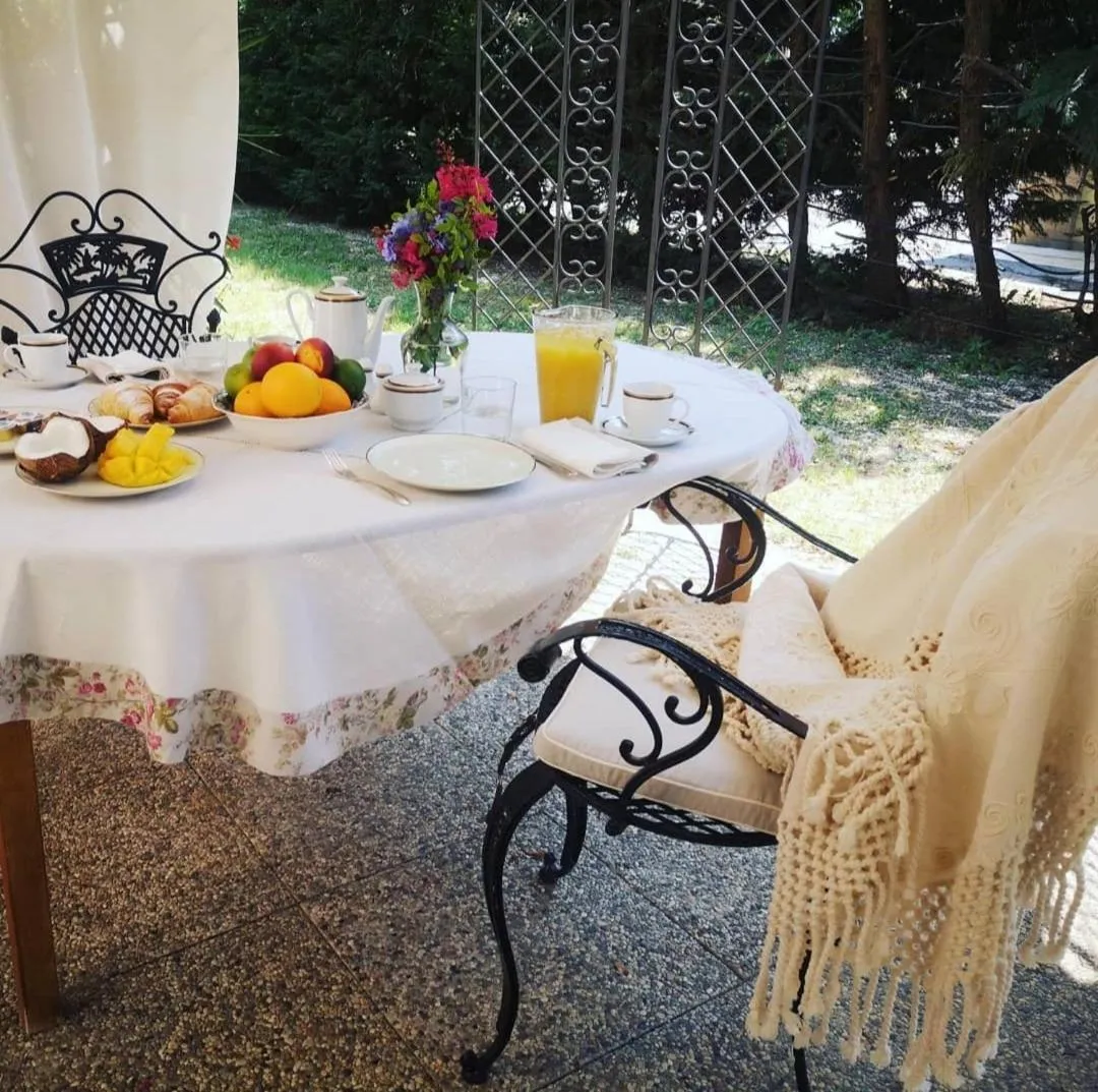 B&B RED WINE COUNTRY HOUSE