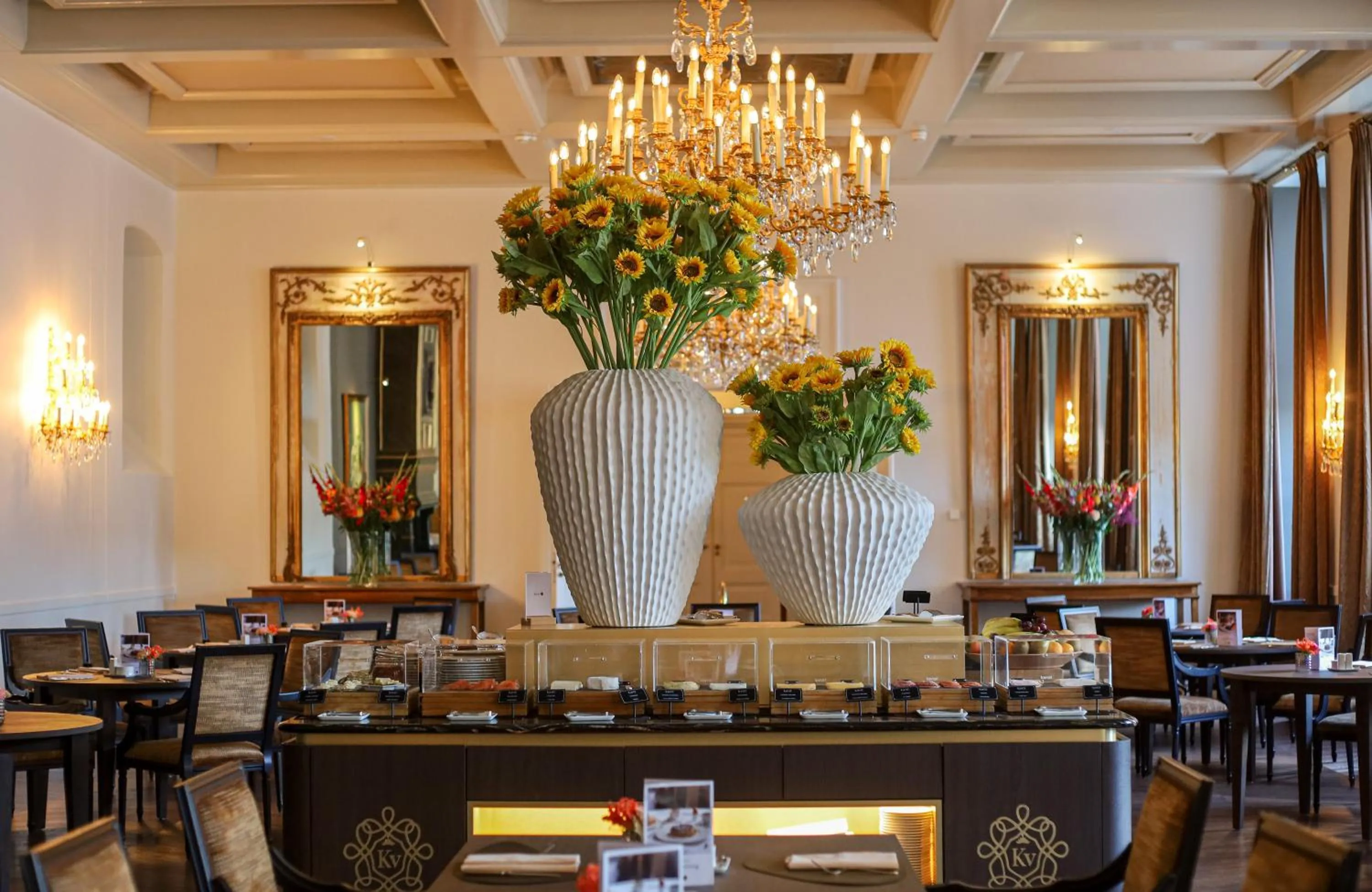 Breakfast in Grand Hotel Karel V