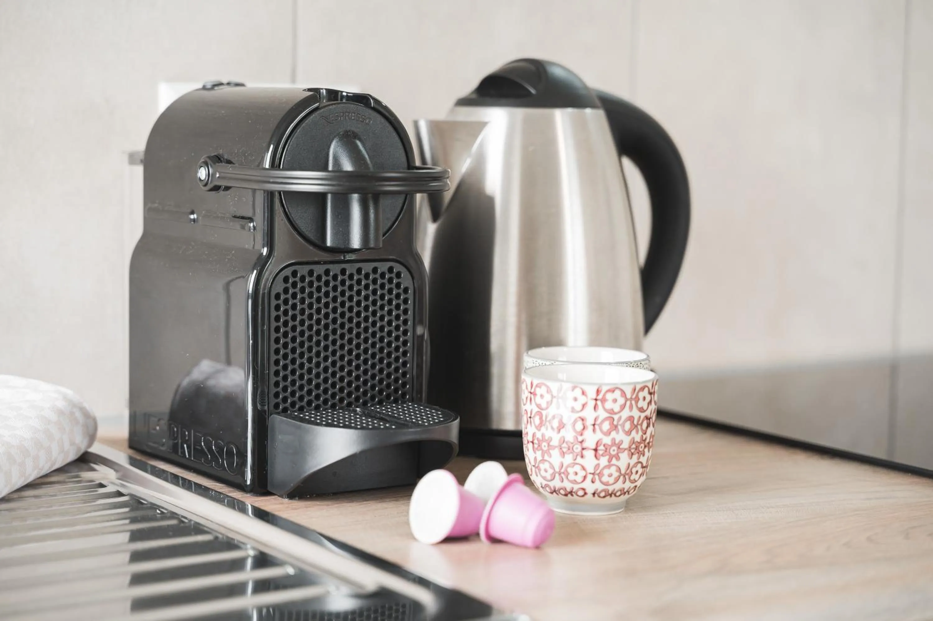 Coffee/tea facilities in The Serviced - Design Apartments