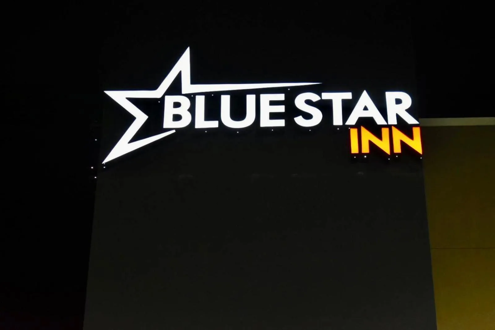 Logo/Certificate/Sign in Blue Star Inn