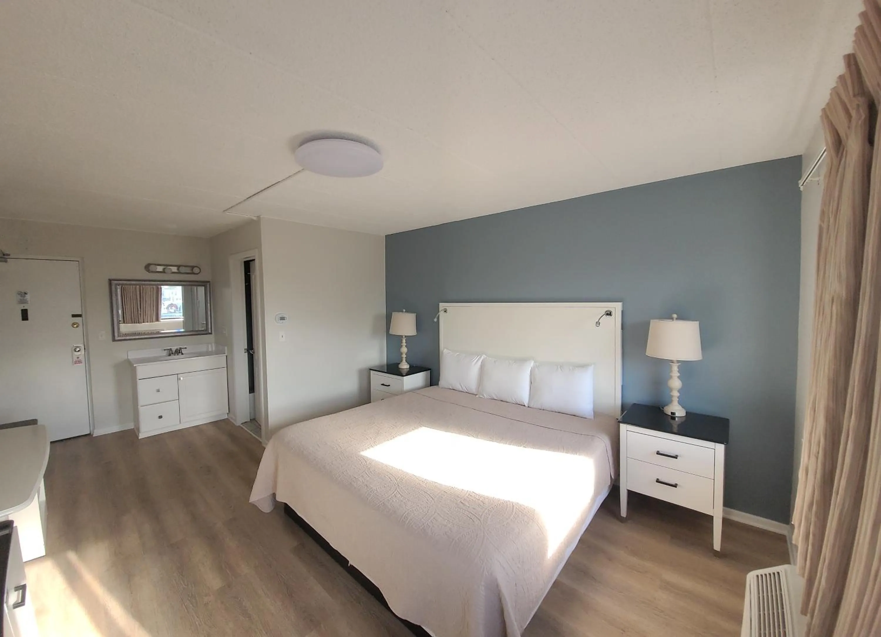 Bed in Sand Pebble Motor Lodge