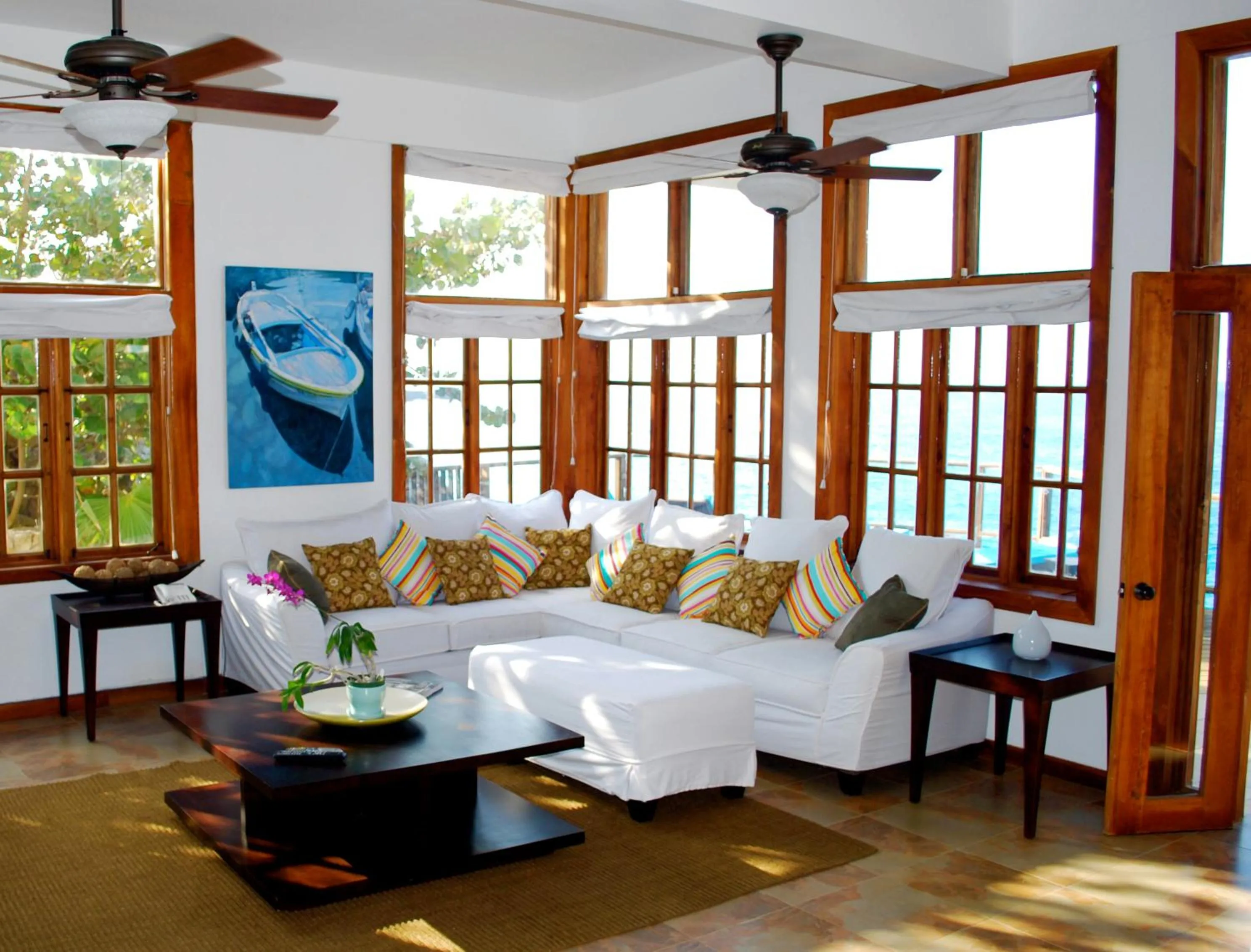 Communal lounge/ TV room in Villas Sur Mer