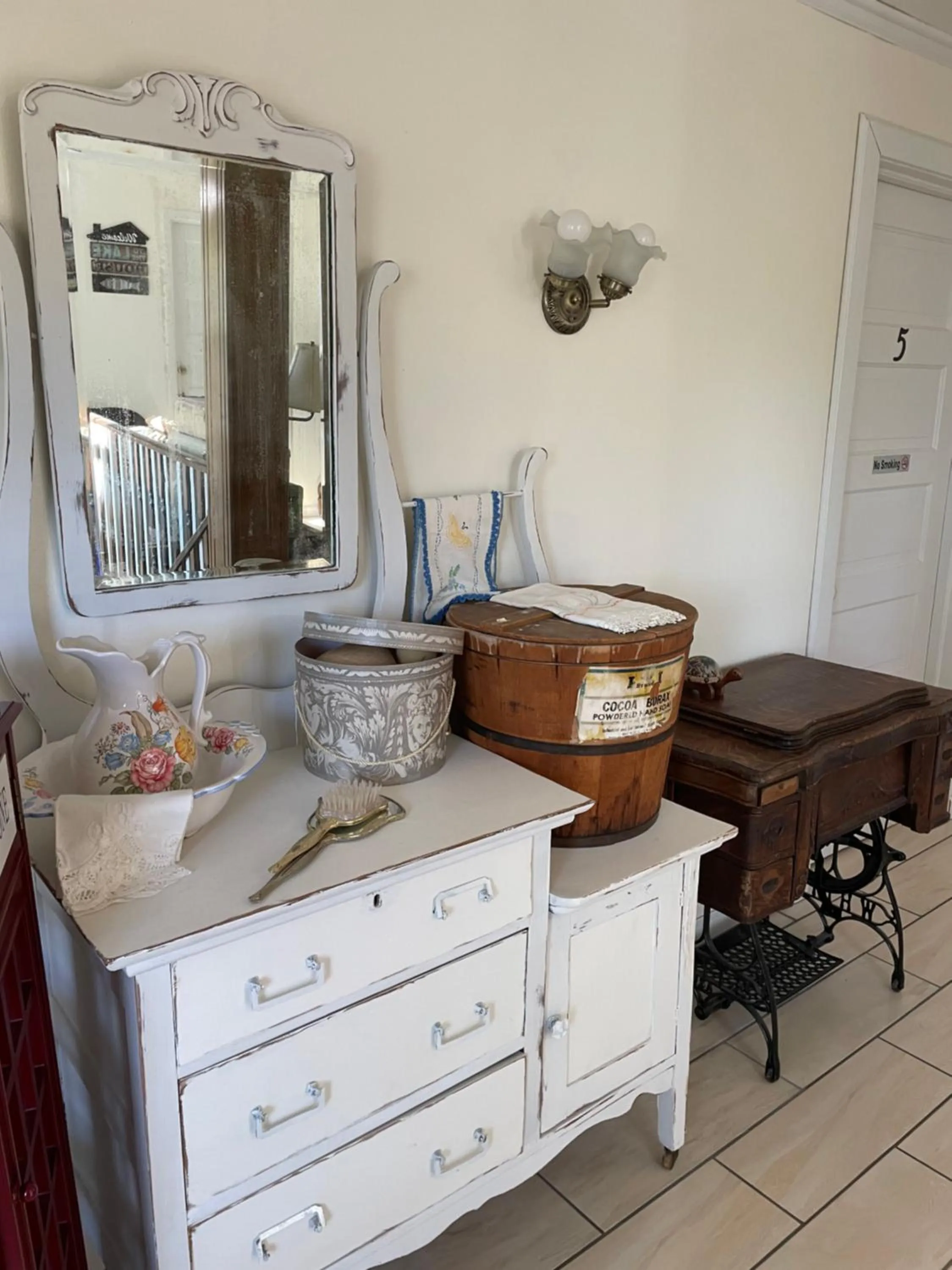 Facade/entrance in Foster Lake Inn