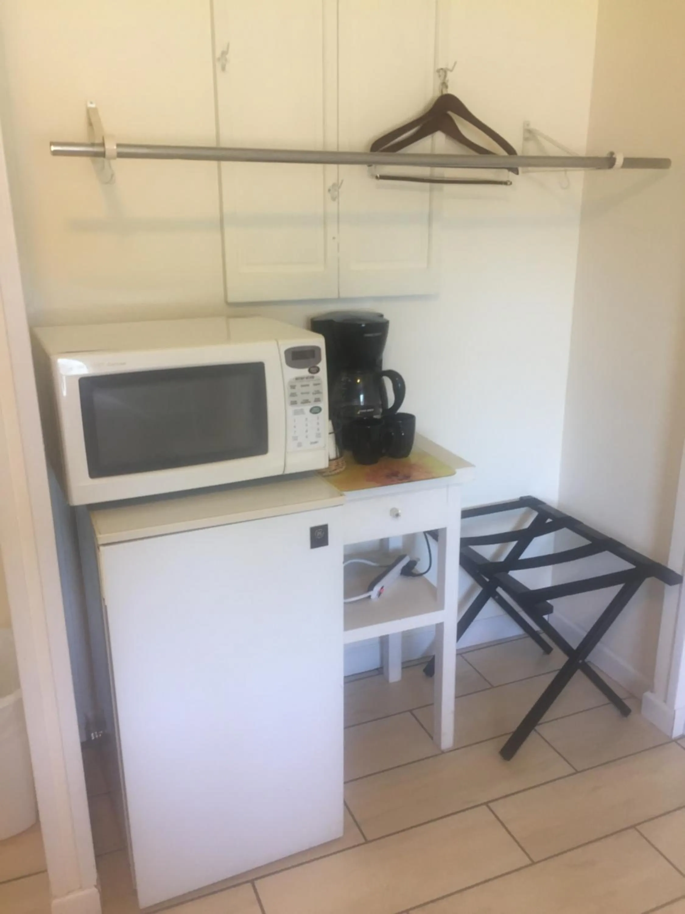 Coffee/tea facilities in Foster Lake Inn