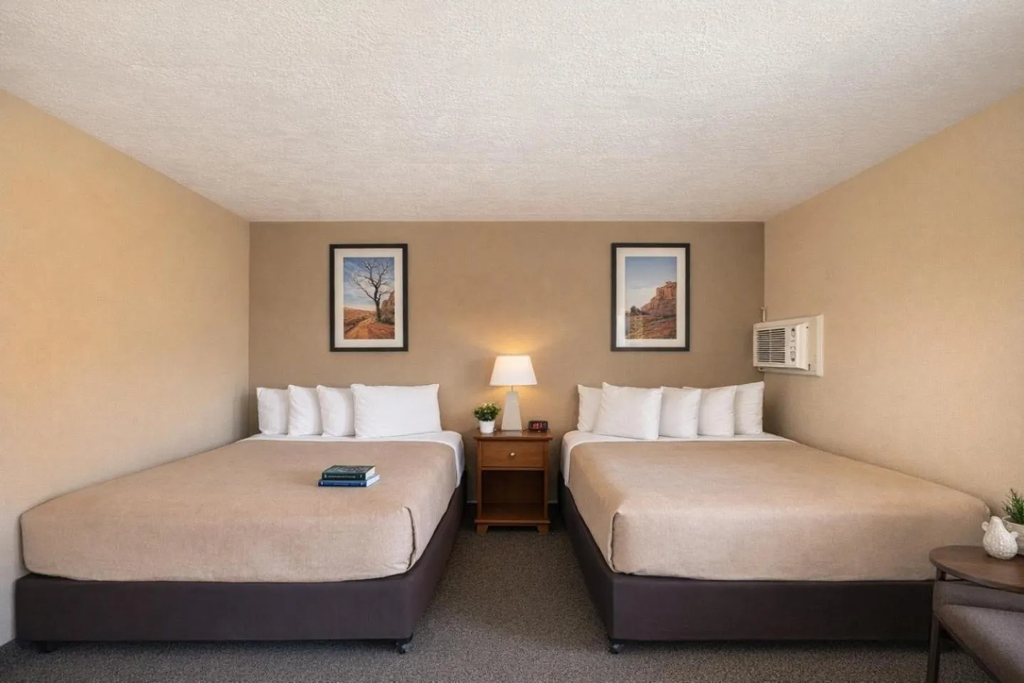 Bed in Lake Powell Canyon Inn