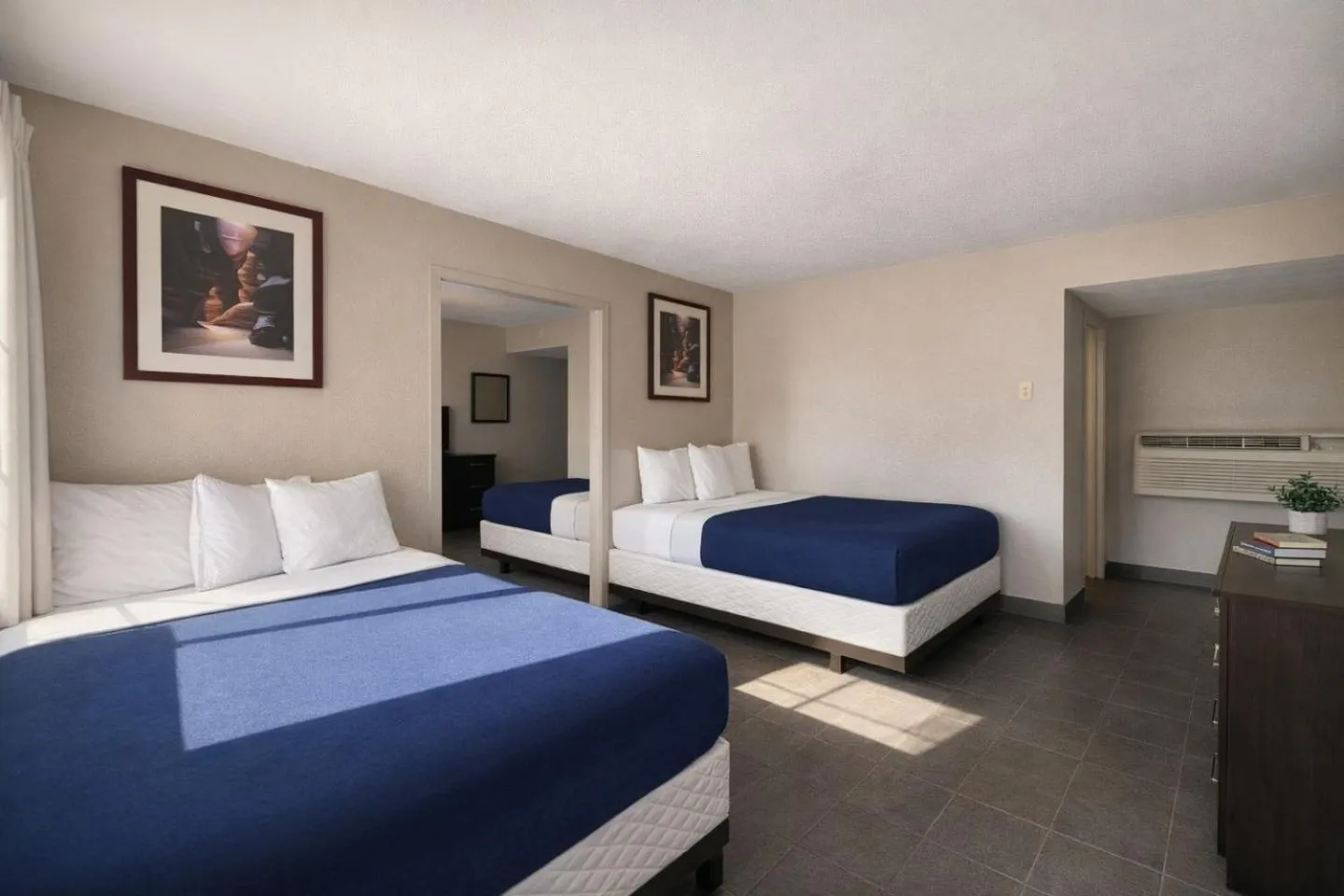 Bed in Lake Powell Canyon Inn