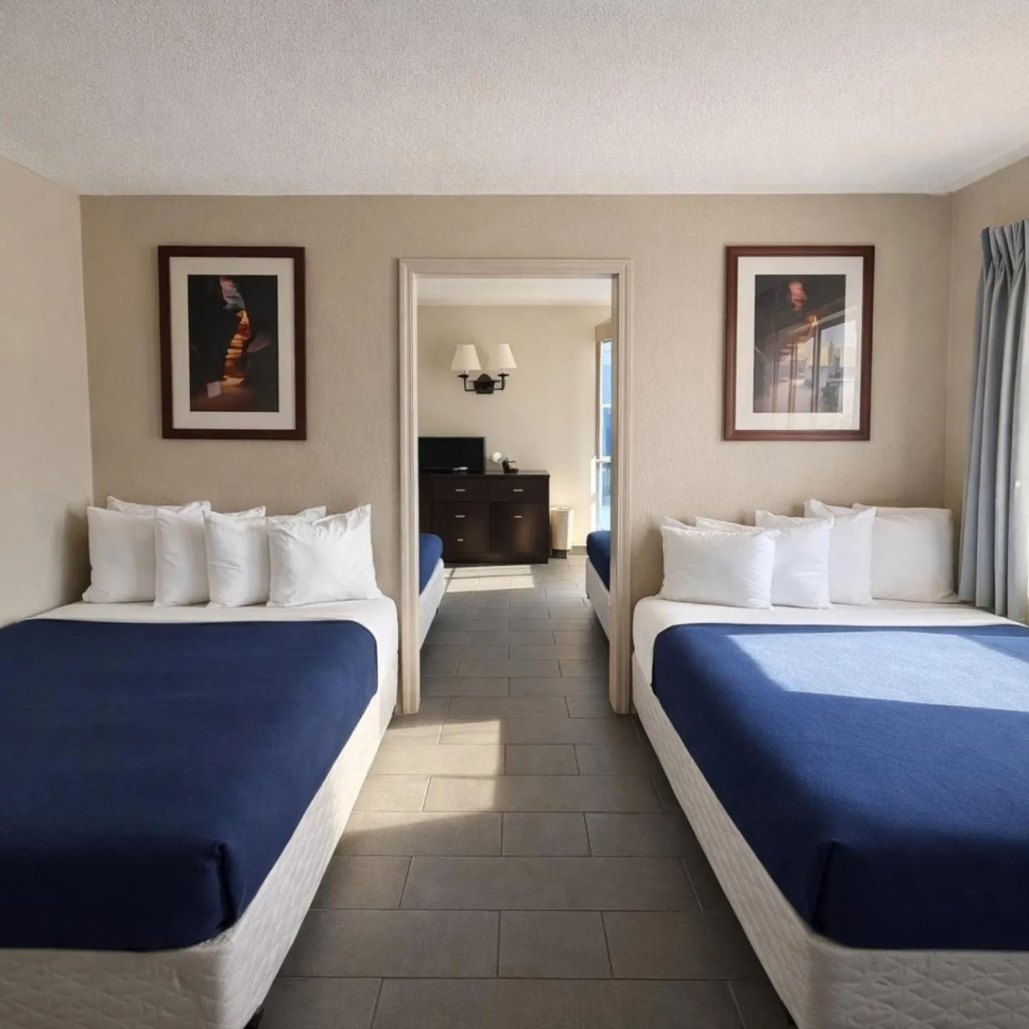 Bed in Lake Powell Canyon Inn