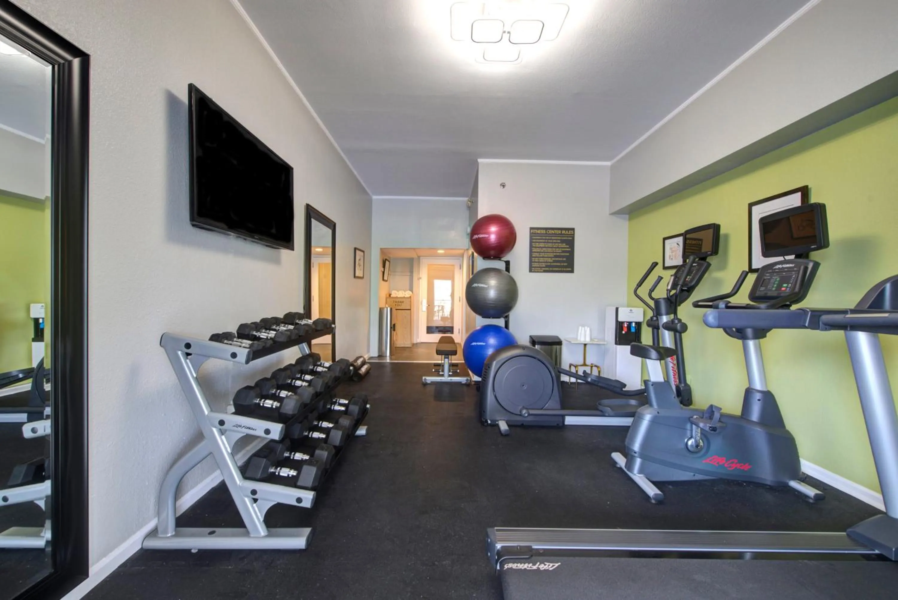 Fitness centre/facilities in The Roslyn, Tapestry Collection by Hilton