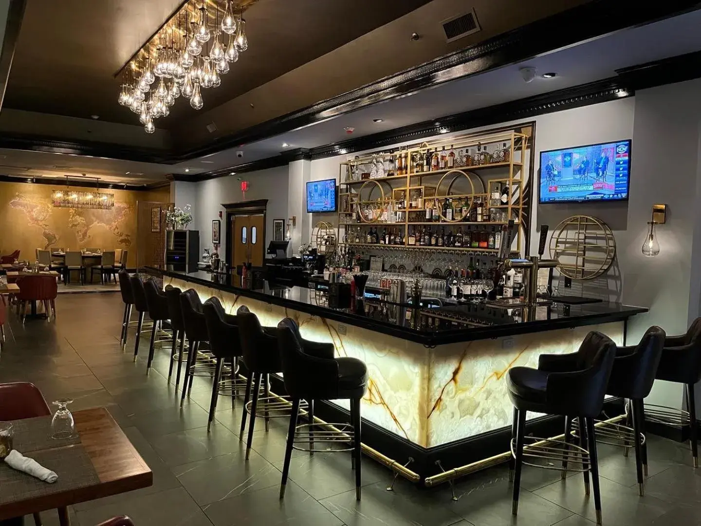 Restaurant/places to eat in The Roslyn, Tapestry Collection by Hilton Restaurant/places to eat in The Roslyn, Tapestry Collection by Hilton