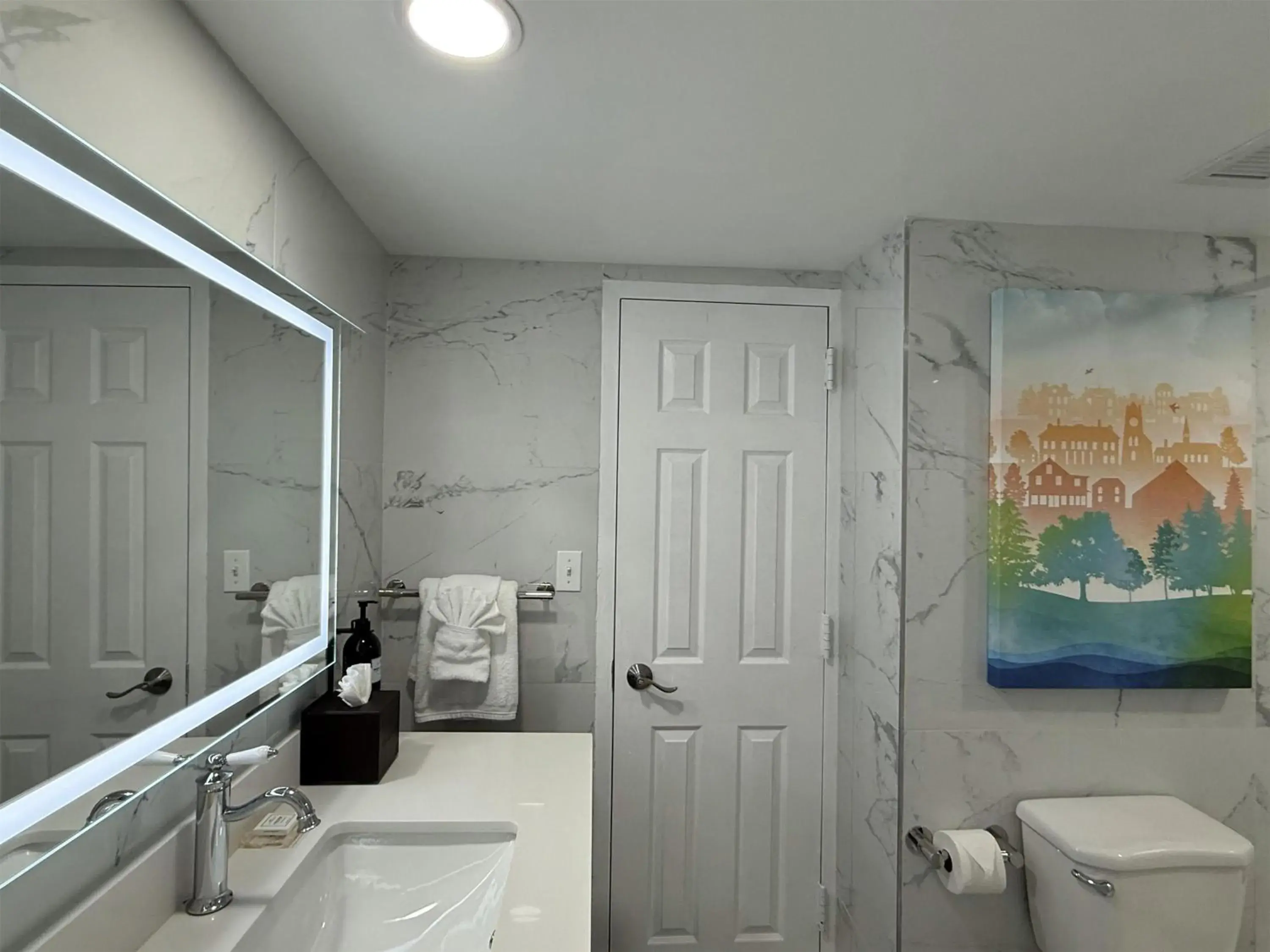 Bathroom in The Roslyn, Tapestry Collection by Hilton Bathroom in The Roslyn, Tapestry Collection by Hilton