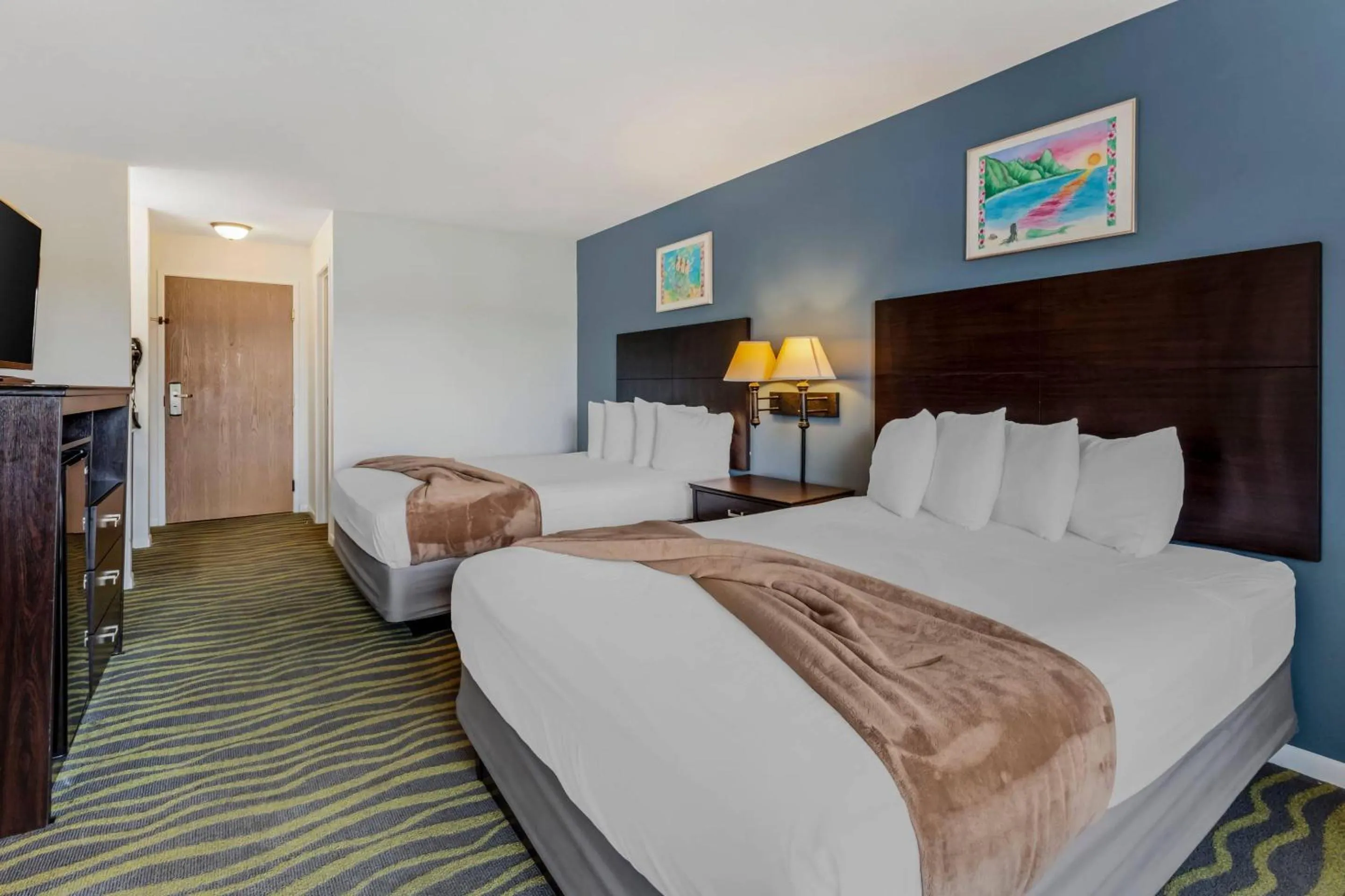 Bedroom, Bed in Atlantis Family Waterpark Hotel, an Ascend Collection Hotel