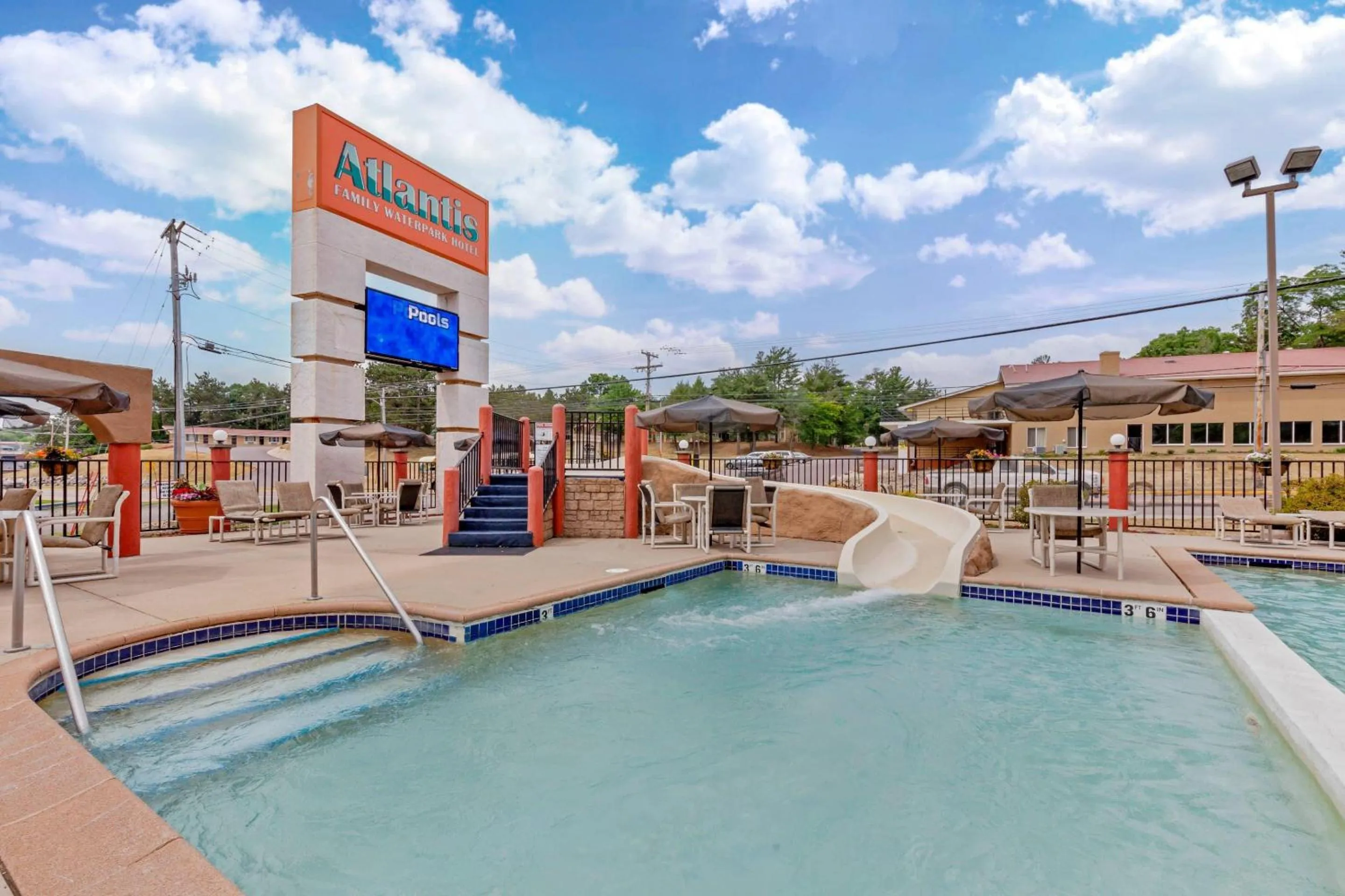 Swimming pool in Atlantis Family Waterpark Hotel, an Ascend Collection Hotel