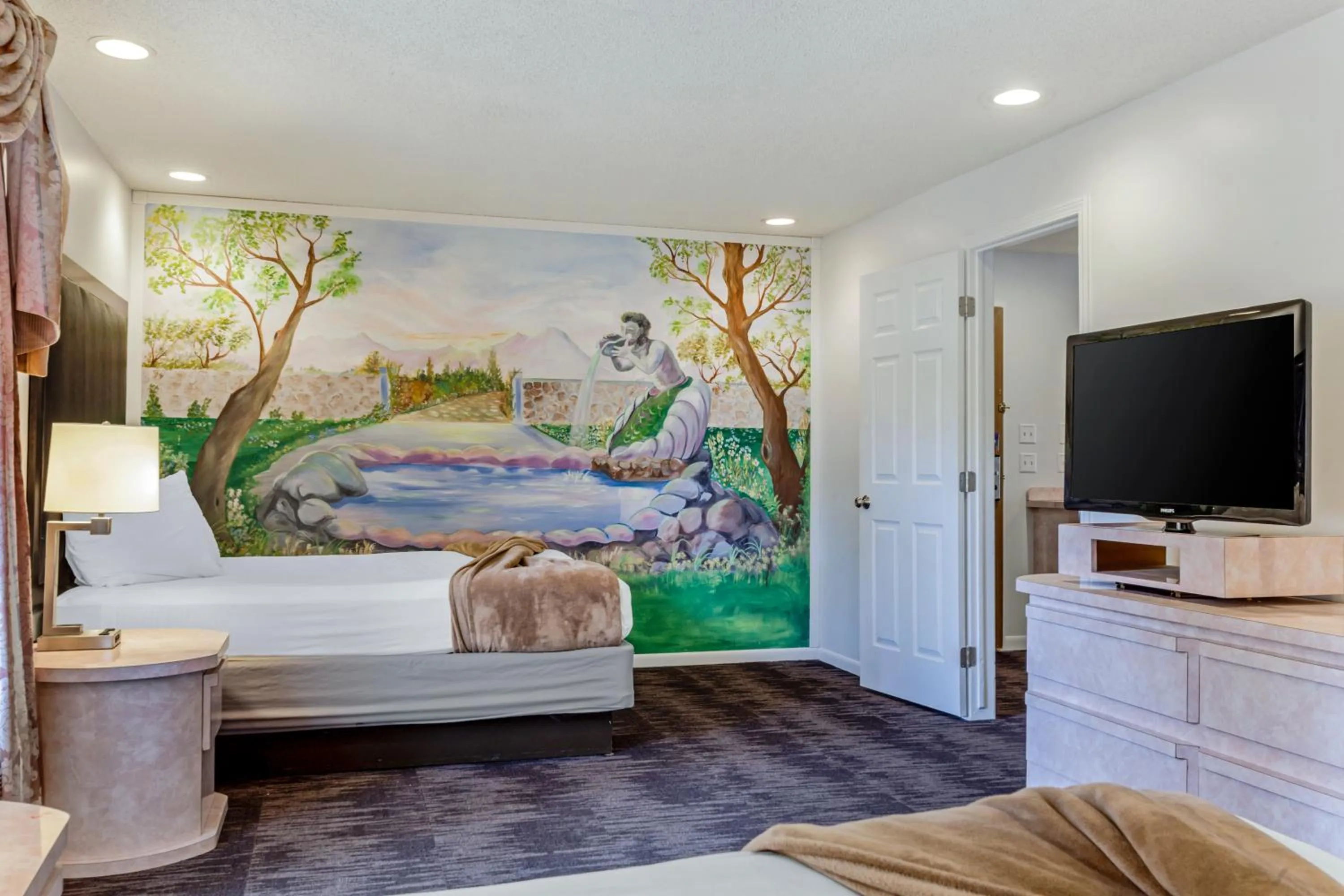 Bed in Atlantis Family Waterpark Hotel, an Ascend Collection Hotel