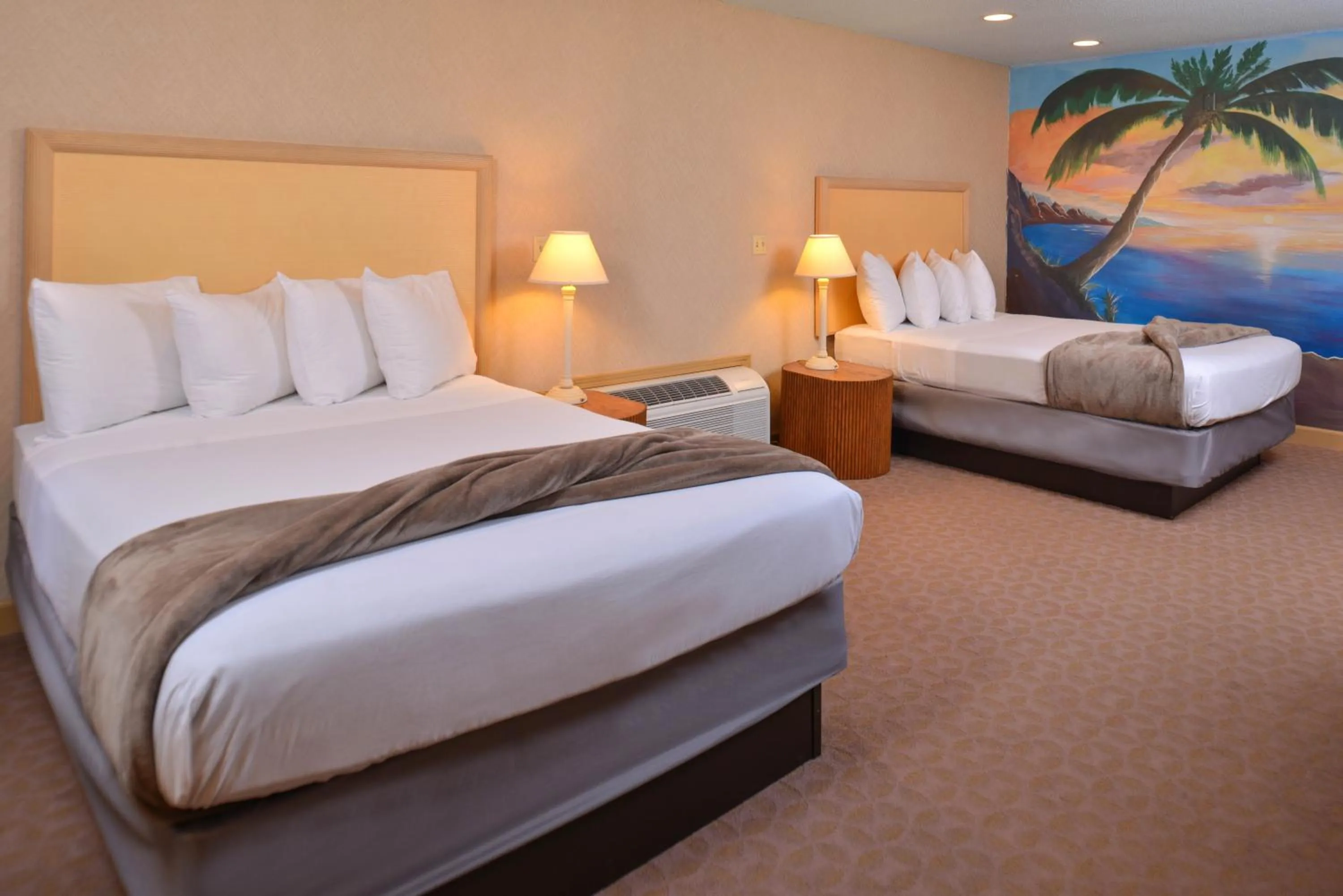 Bedroom, Bed in Atlantis Family Waterpark Hotel, an Ascend Collection Hotel