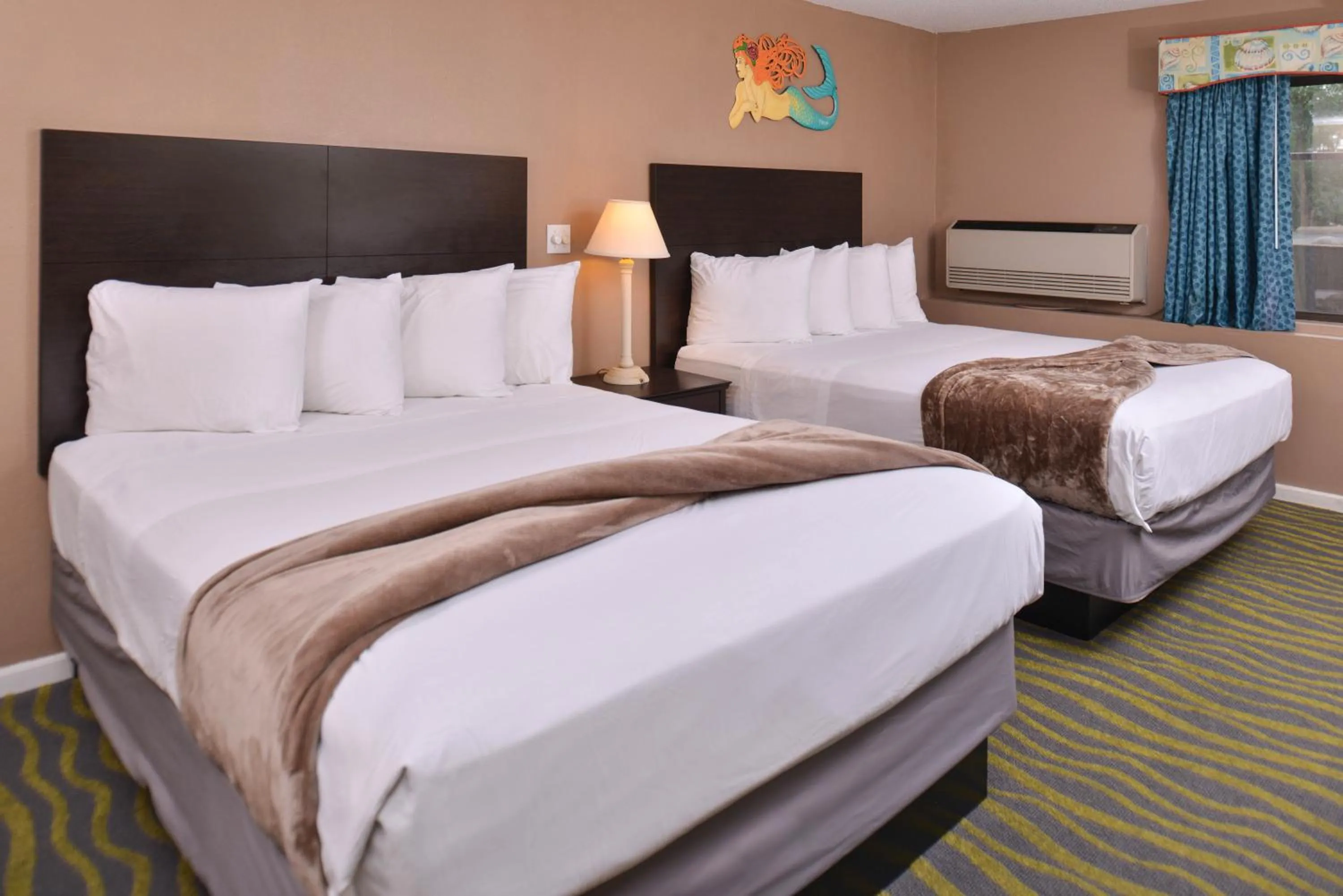 Bedroom, Bed in Atlantis Family Waterpark Hotel, an Ascend Collection Hotel