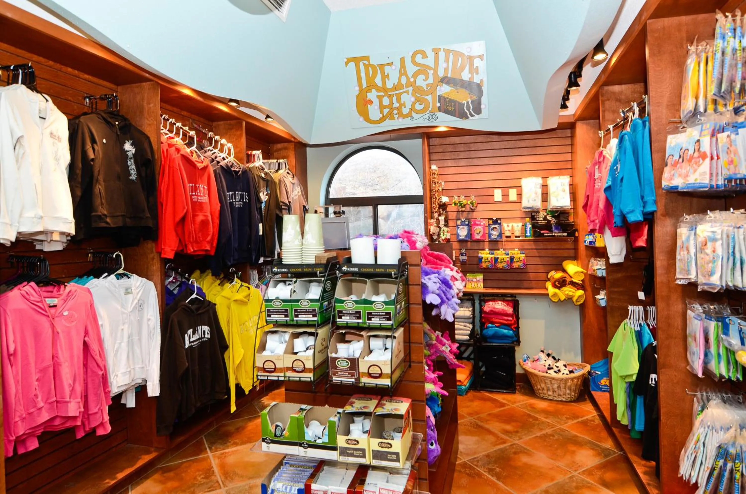 On-site shops in Atlantis Family Waterpark Hotel, an Ascend Collection Hotel