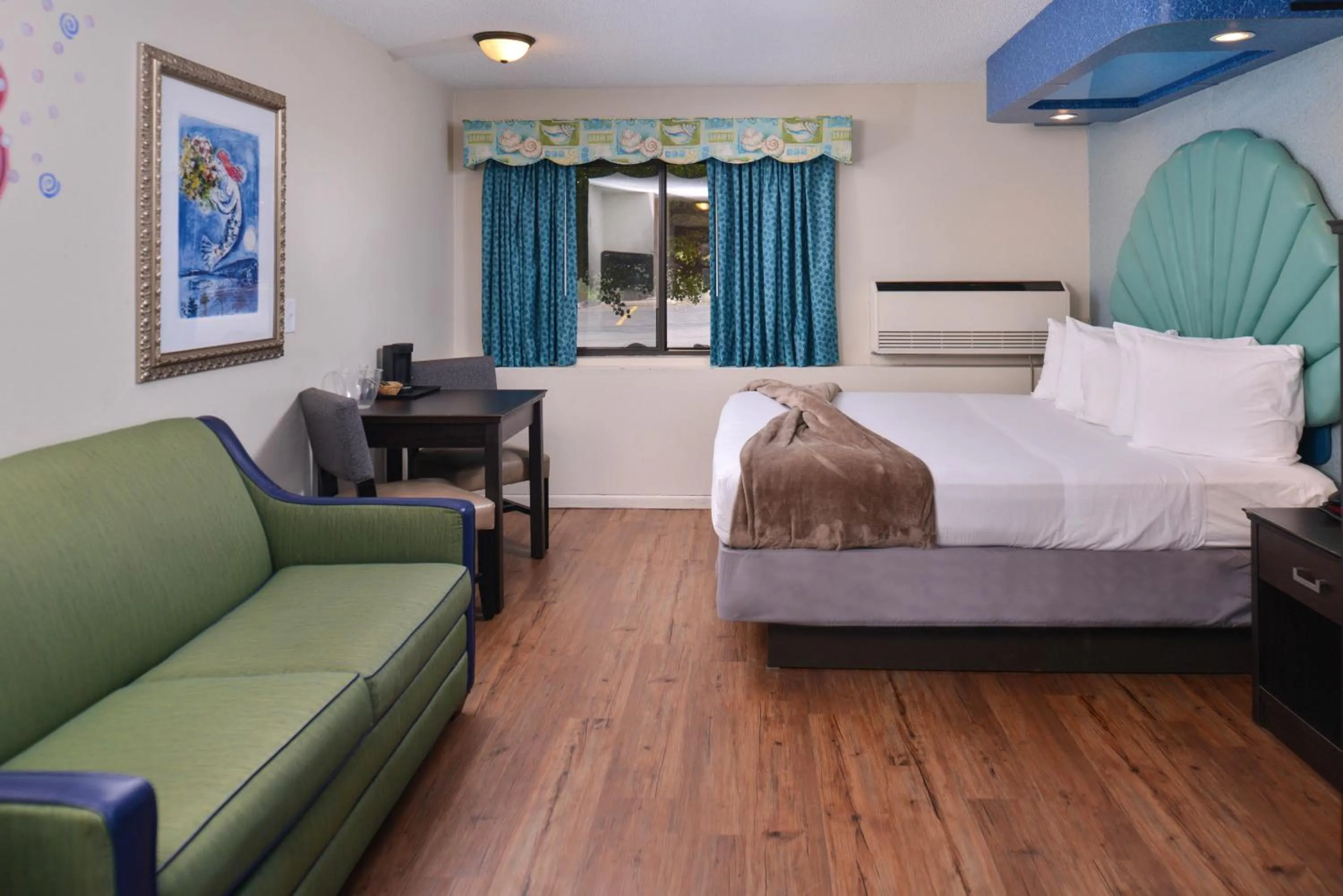 Seating area, Bed in Atlantis Family Waterpark Hotel, an Ascend Collection Hotel