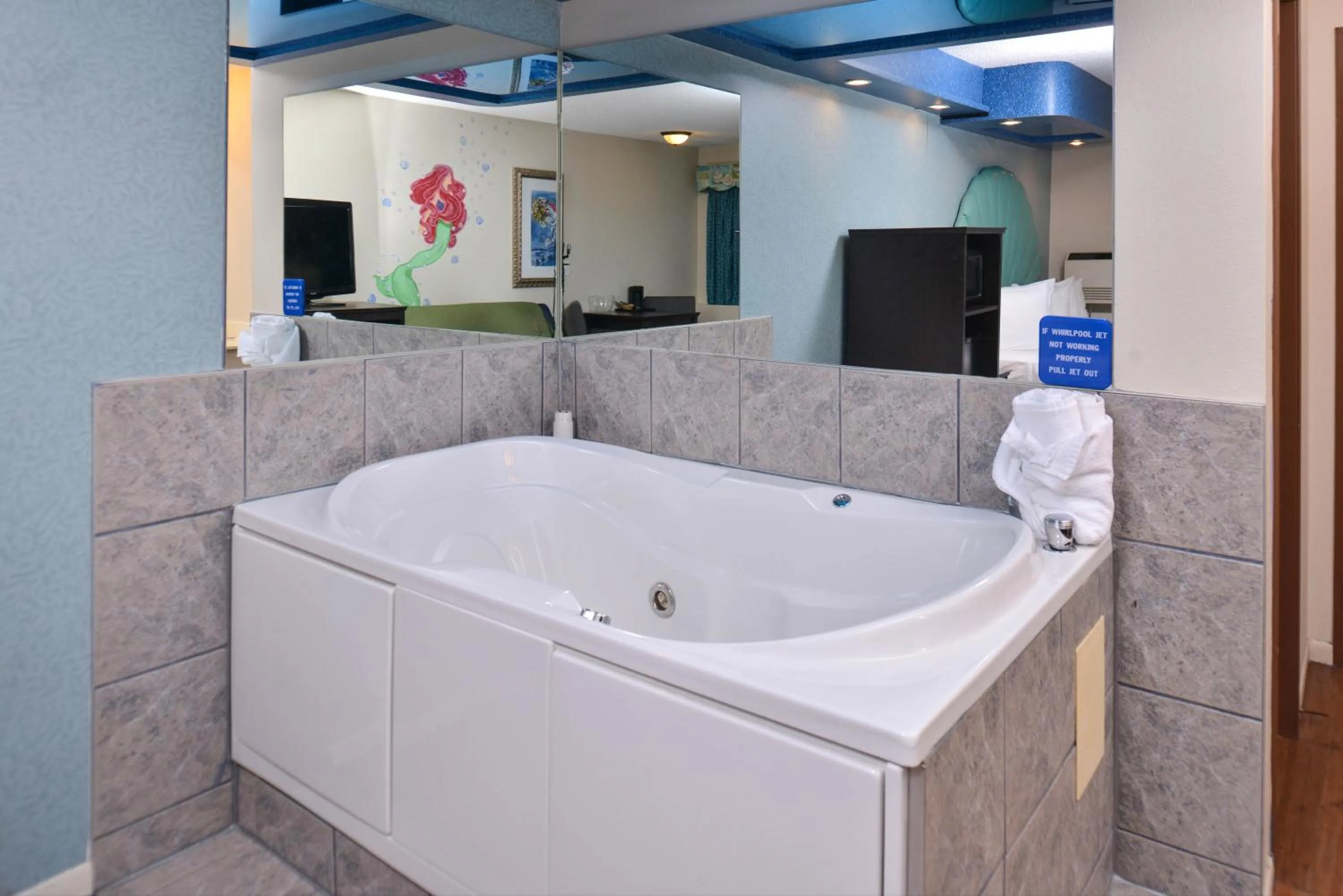 Hot Tub in Atlantis Family Waterpark Hotel, an Ascend Collection Hotel