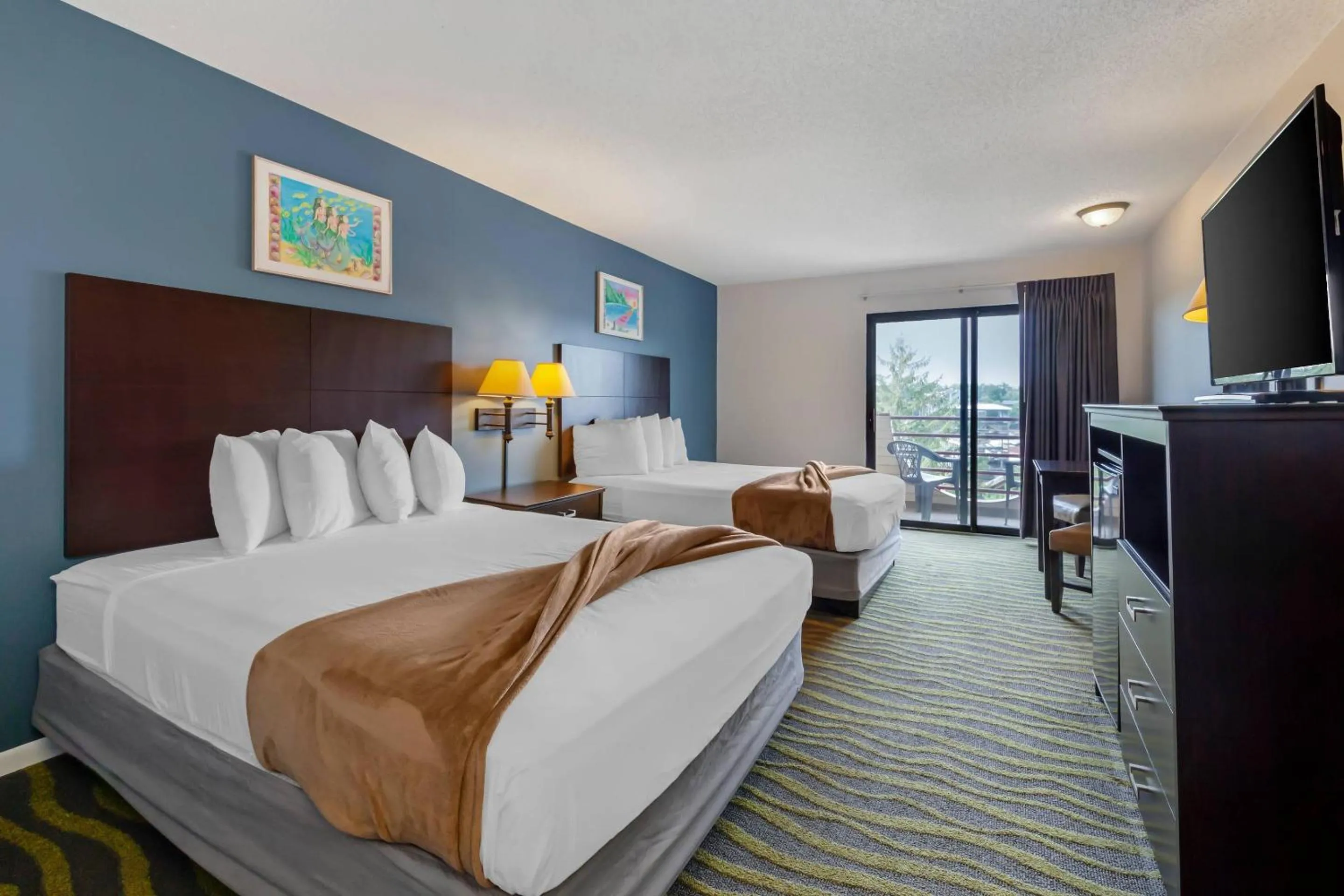 Bedroom, Bed in Atlantis Family Waterpark Hotel, an Ascend Collection Hotel