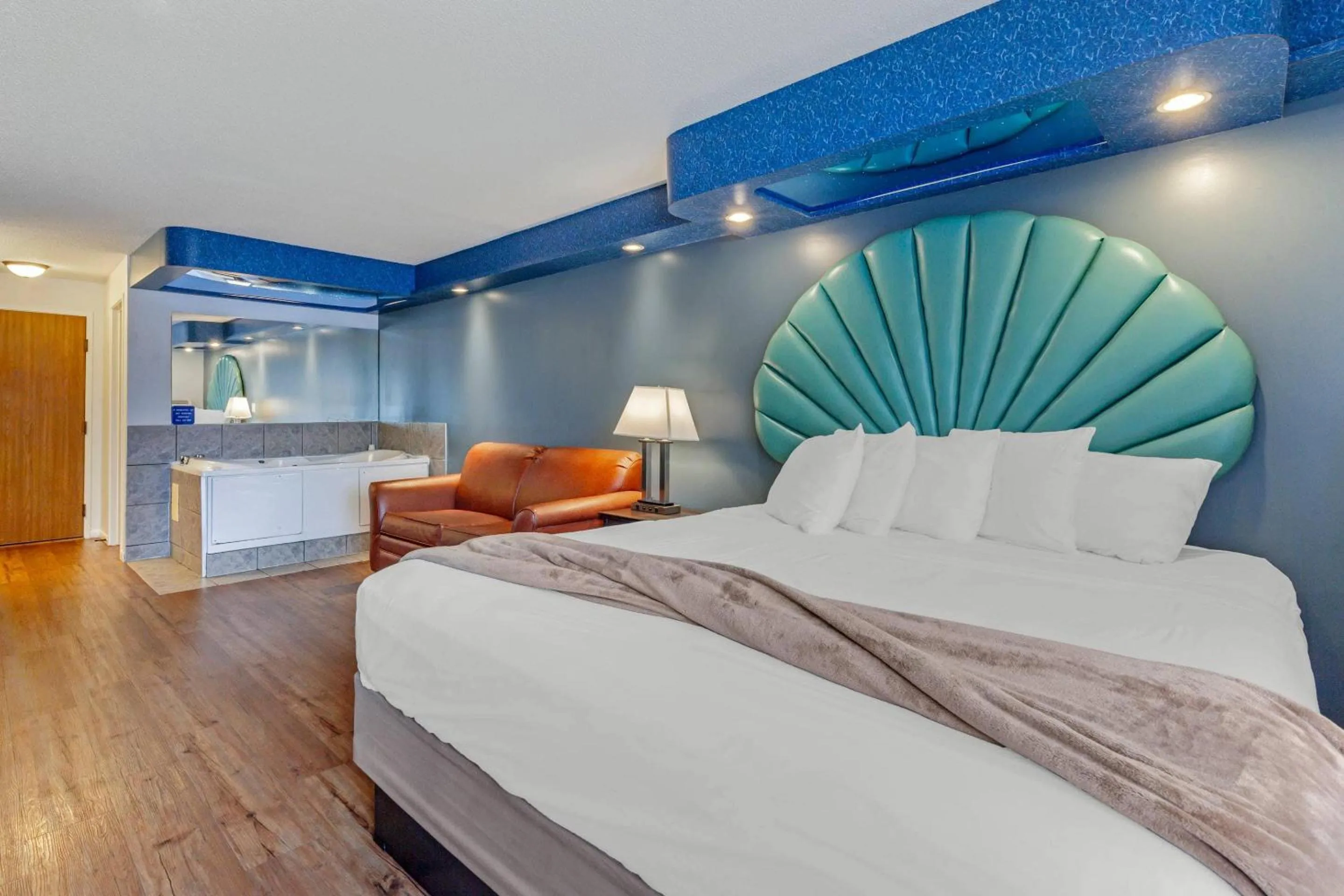 Bedroom, Bed in Atlantis Family Waterpark Hotel, an Ascend Collection Hotel