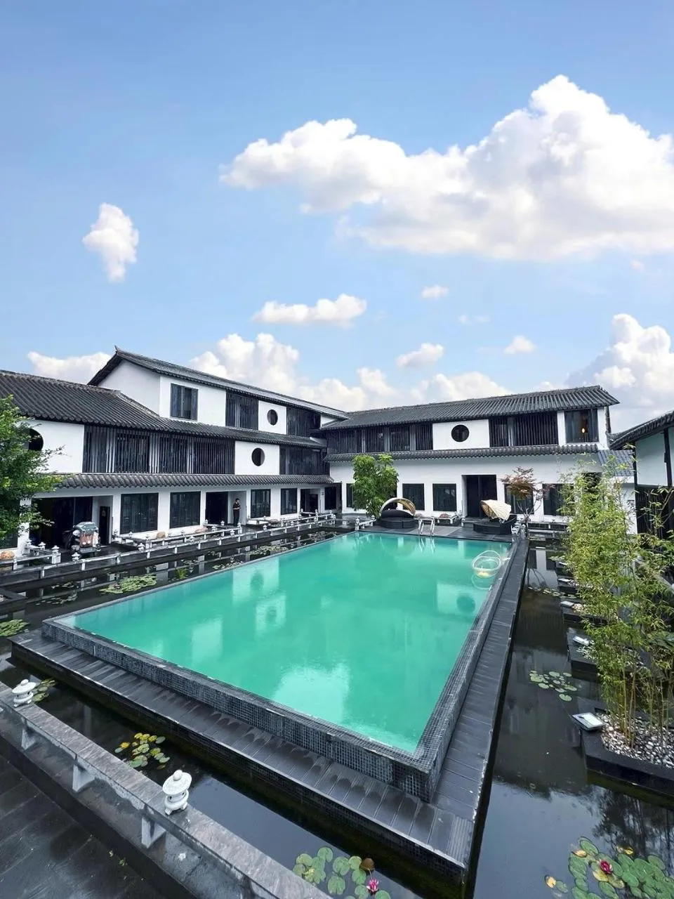 Pool view in Gongxili-Xijian Hotel - Kunming Dongfeng East Road Dashuying Metro Station