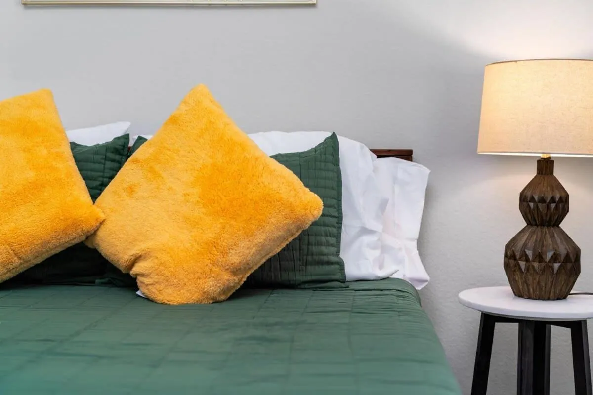 Bed in The Noble House Near Magnolia & Baylor W Pool