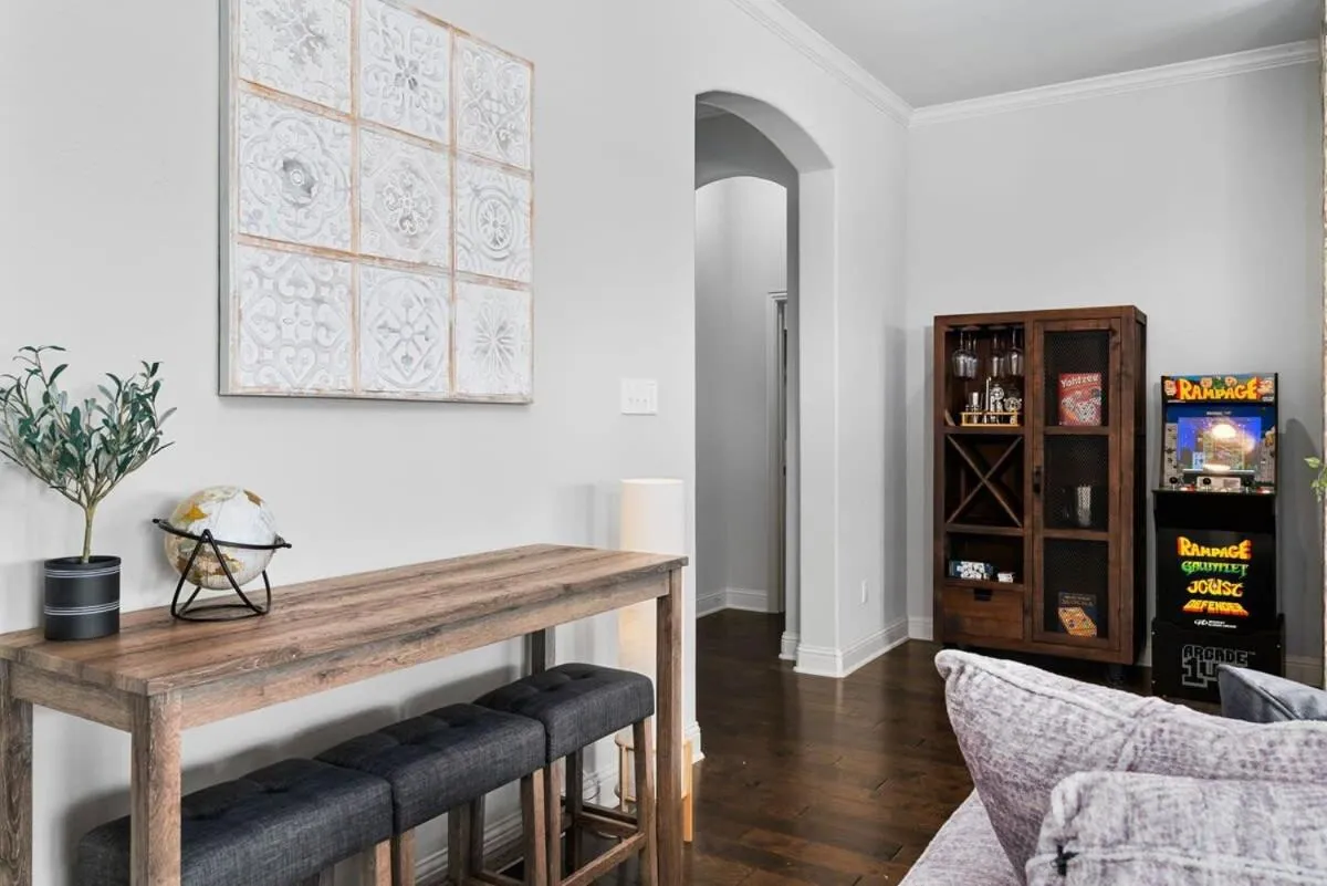 The Noble House Near Magnolia & Baylor W Pool