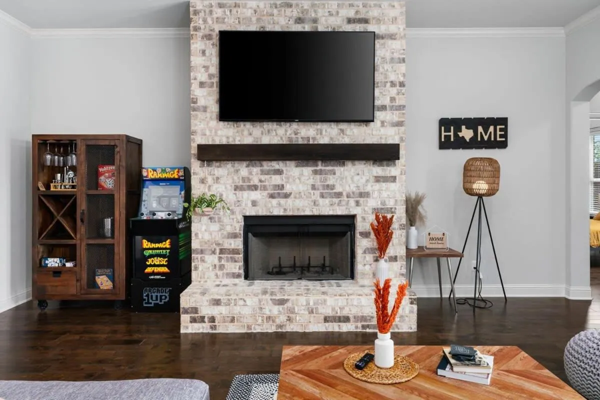 The Noble House Near Magnolia & Baylor W Pool