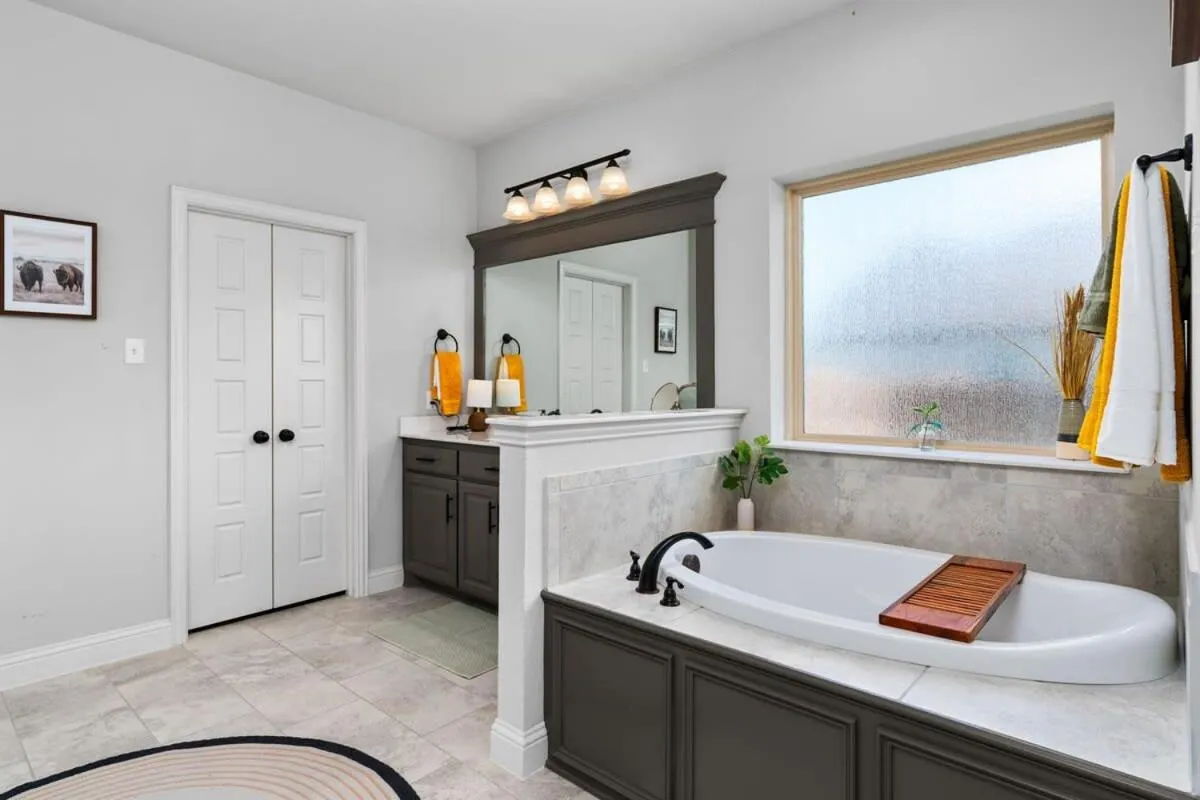 The Noble House Near Magnolia & Baylor W Pool