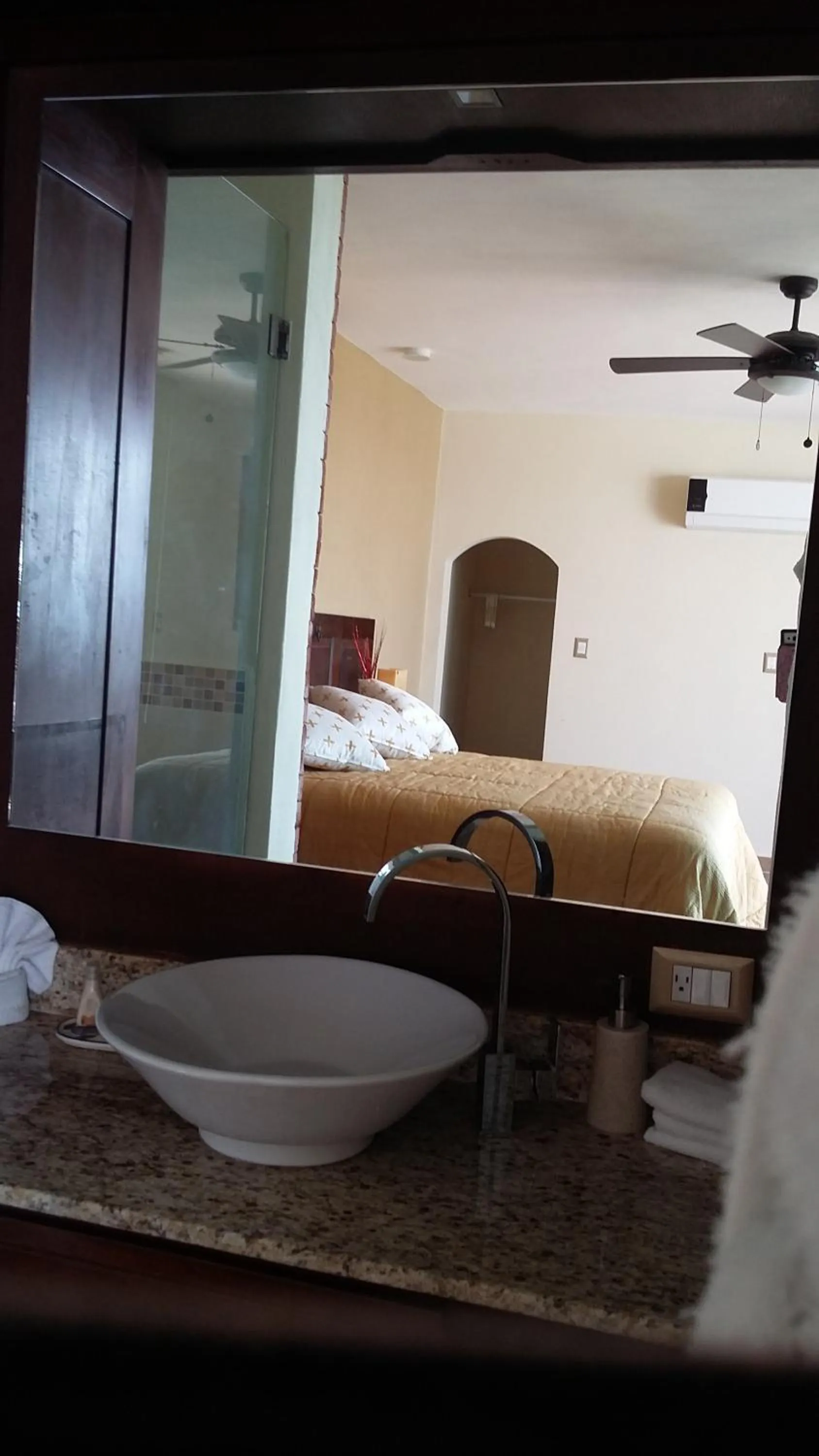 Toilet, Bed in Villa Bella Bed & Breakfast Inn