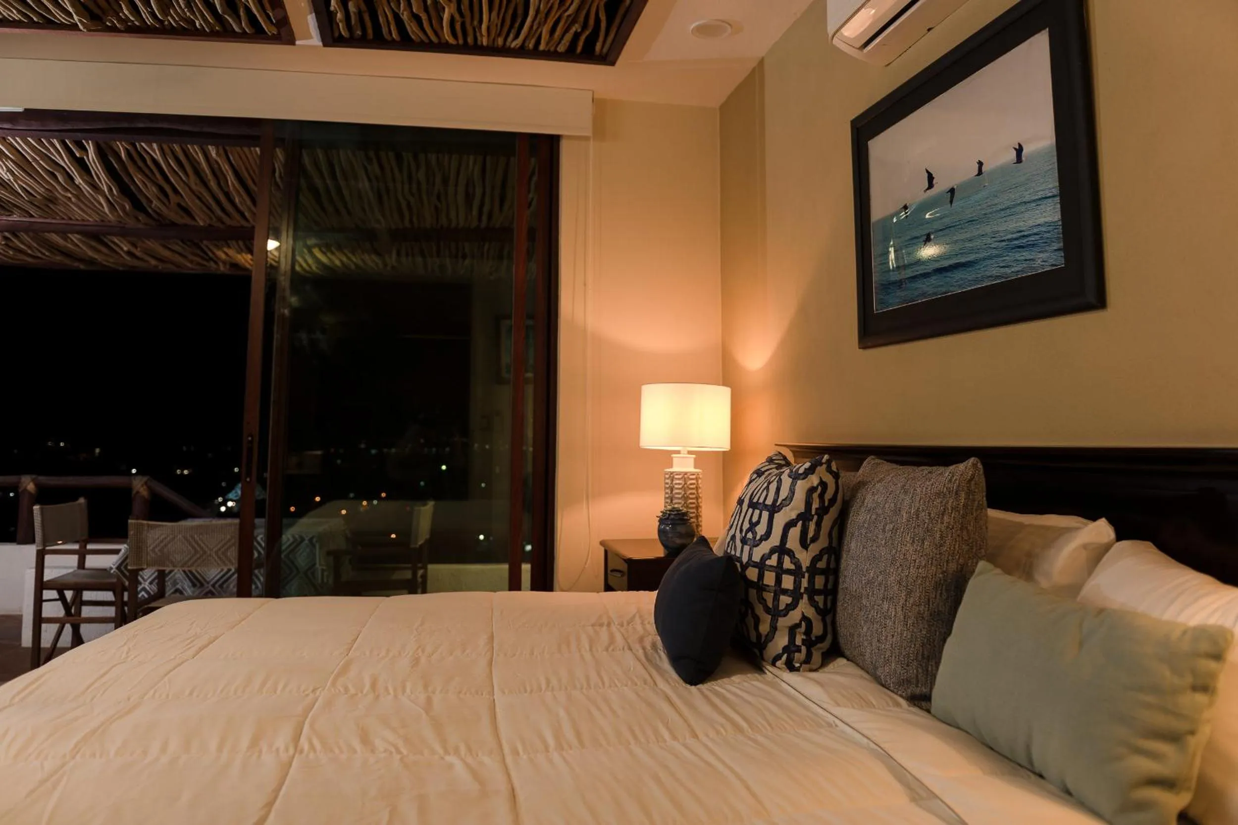 Bed in Villa Bella Bed & Breakfast Inn