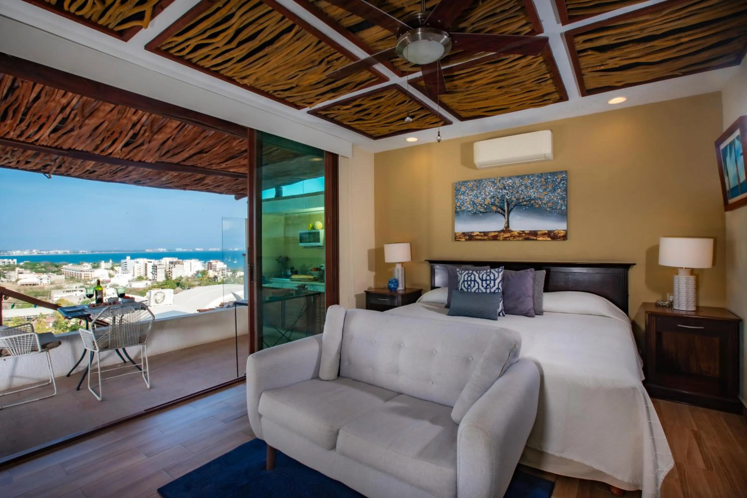 Bed in Villa Bella Bed & Breakfast Inn