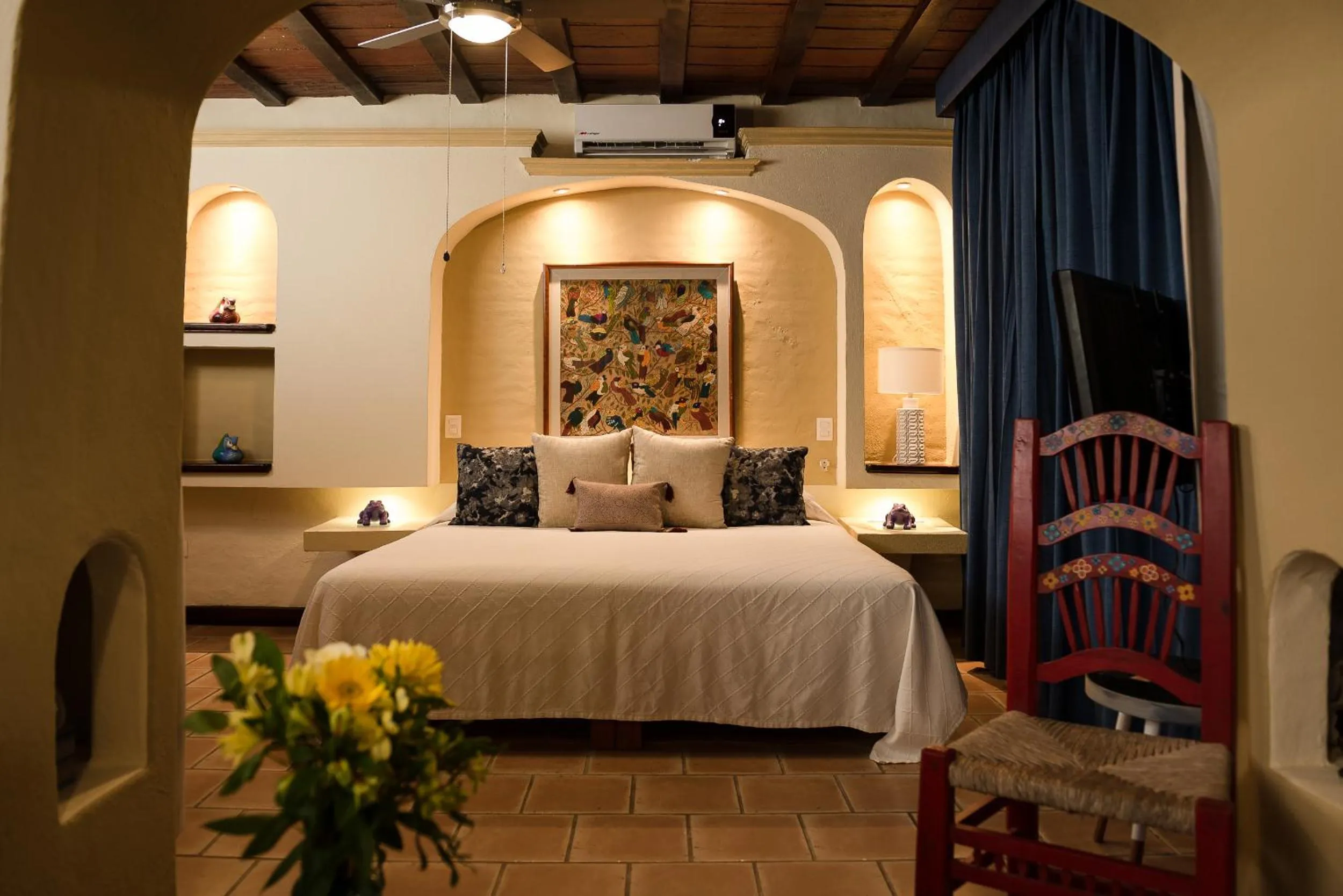 Bedroom, Bed in Villa Bella Bed & Breakfast Inn