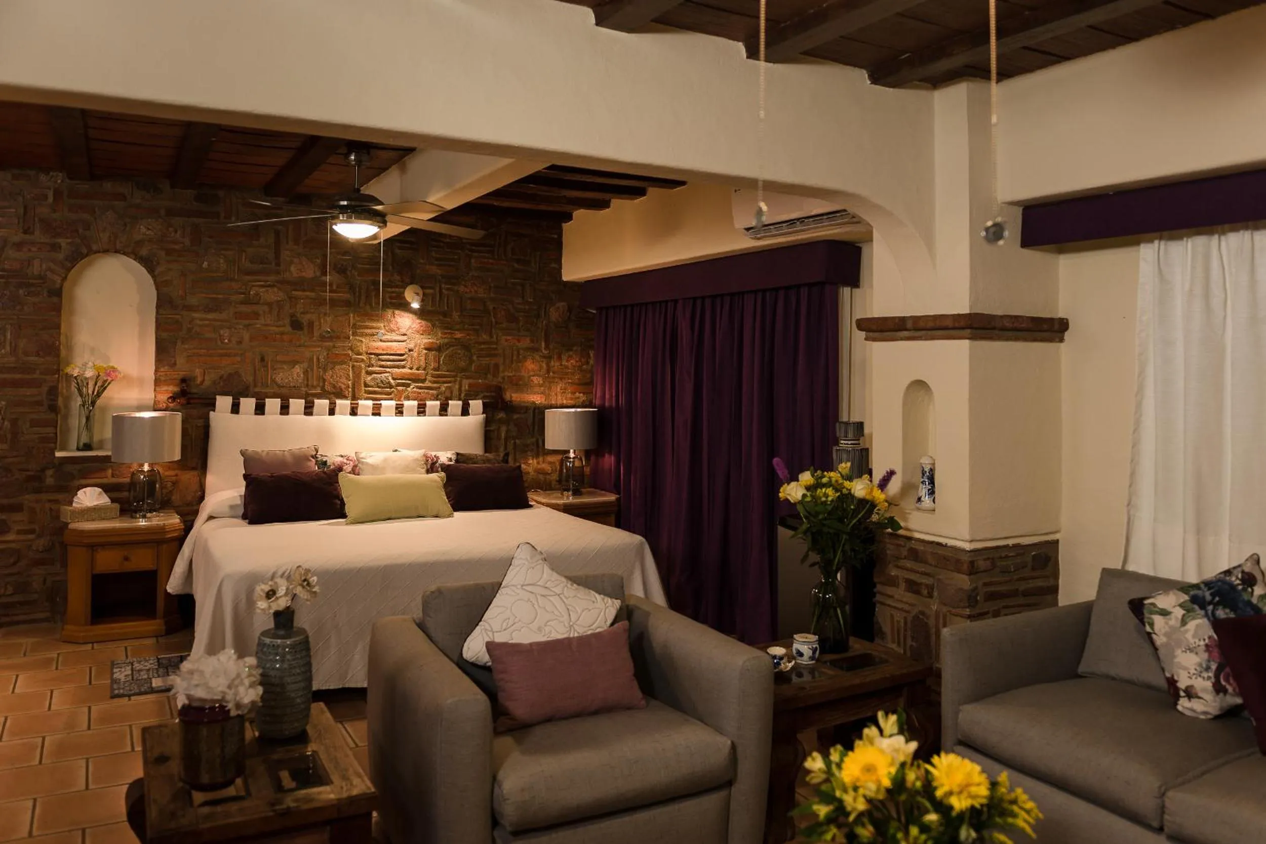 Photo of the whole room, Bed in Villa Bella Bed & Breakfast Inn