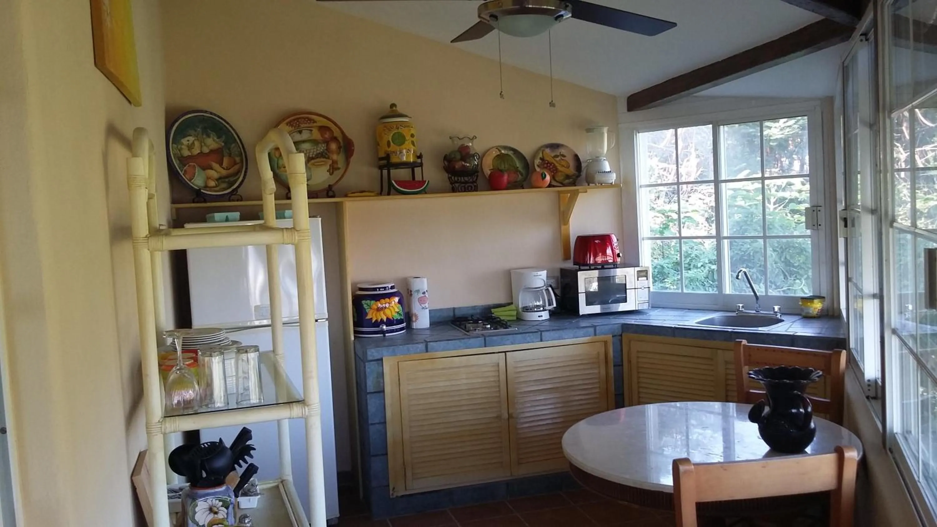 Kitchen or kitchenette in Villa Bella Bed & Breakfast Inn
