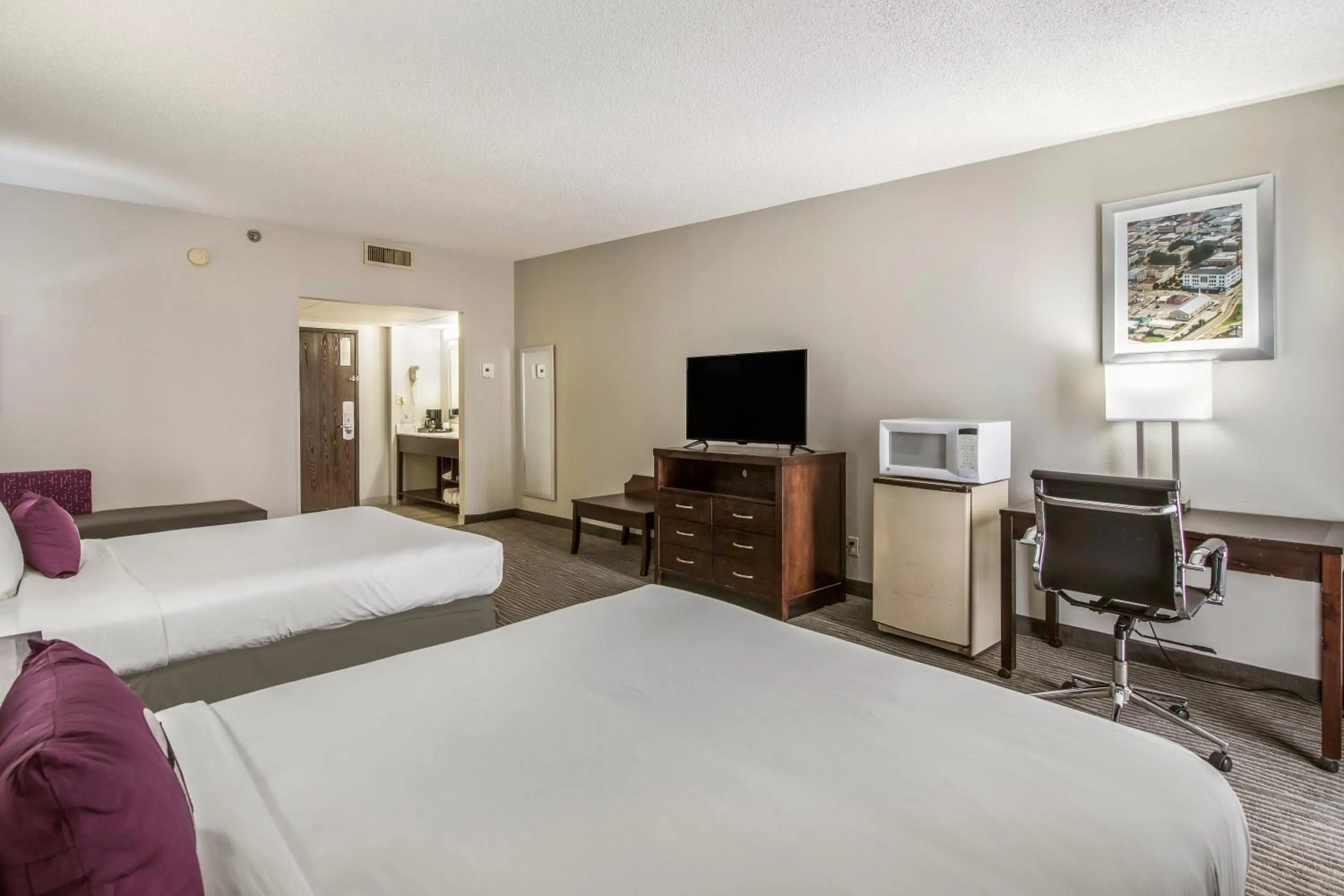 Photo of the whole room, Bed in Clarion Hotel Jackson Northwest