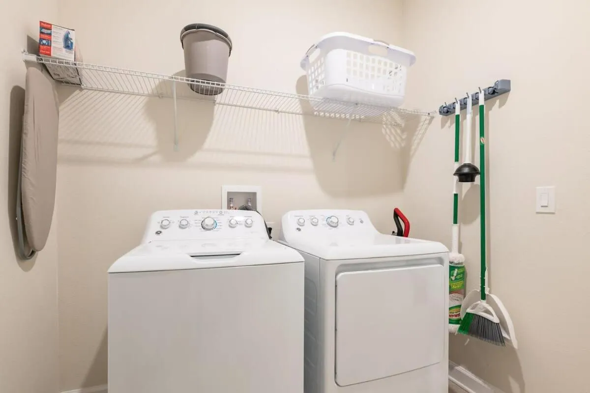 Themed Home 5BR - Private Pool, Prime Location