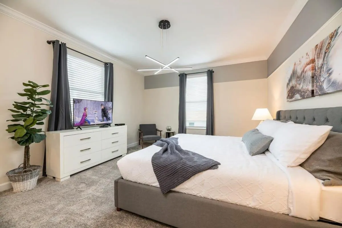 Bed in Themed Home 5BR - Private Pool, Prime Location