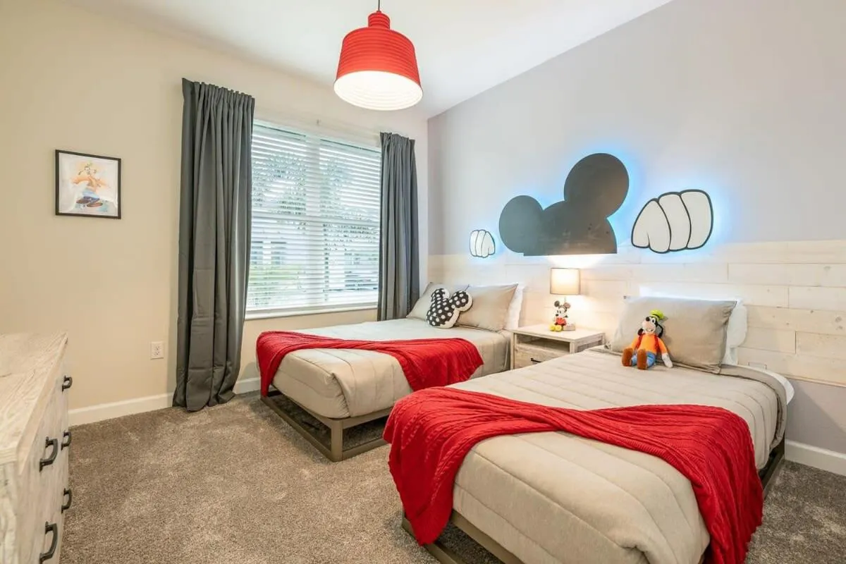 Bed in Themed Home 5BR - Private Pool, Prime Location