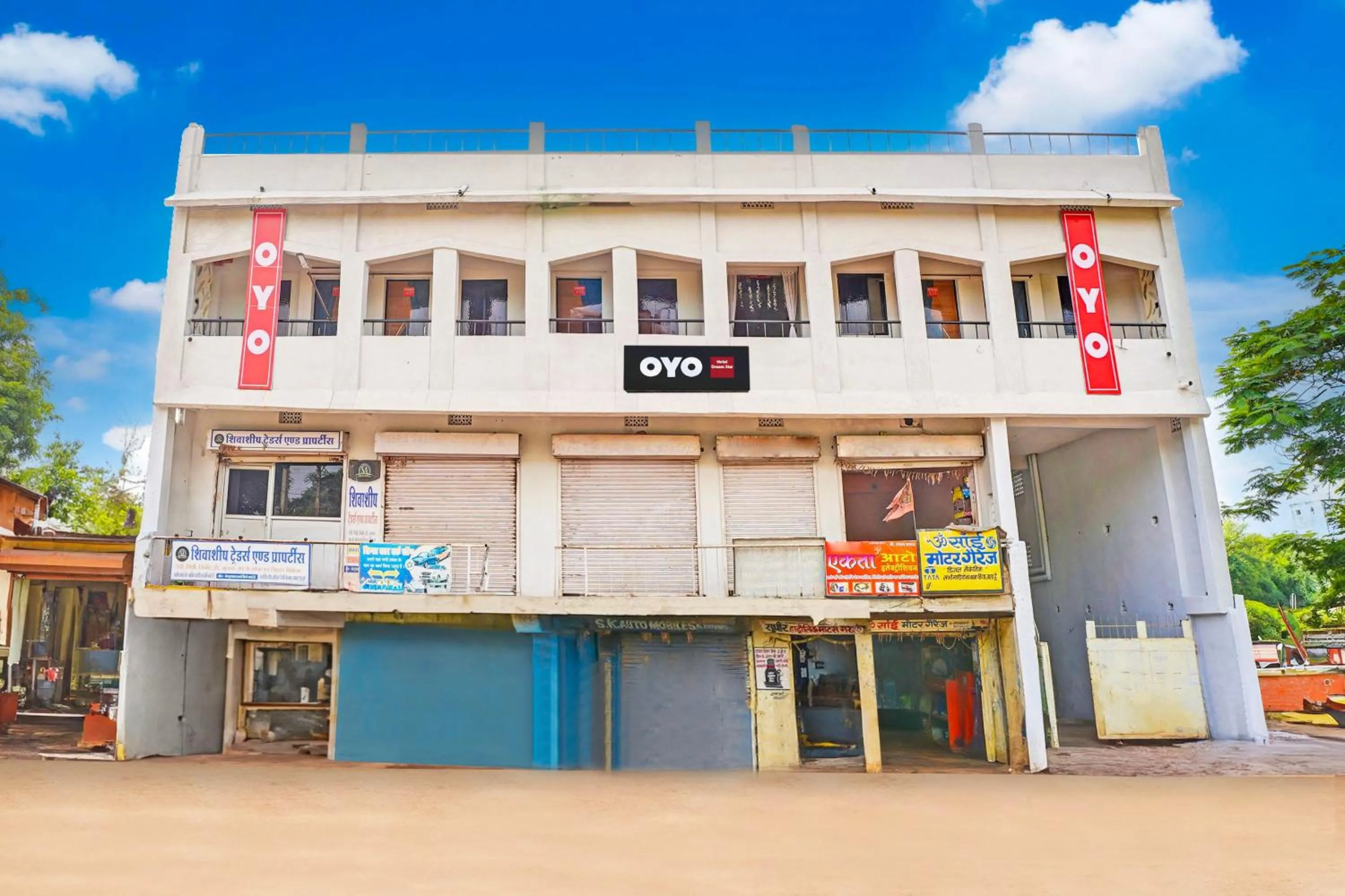 Facade/entrance in Hotel O Dream Star