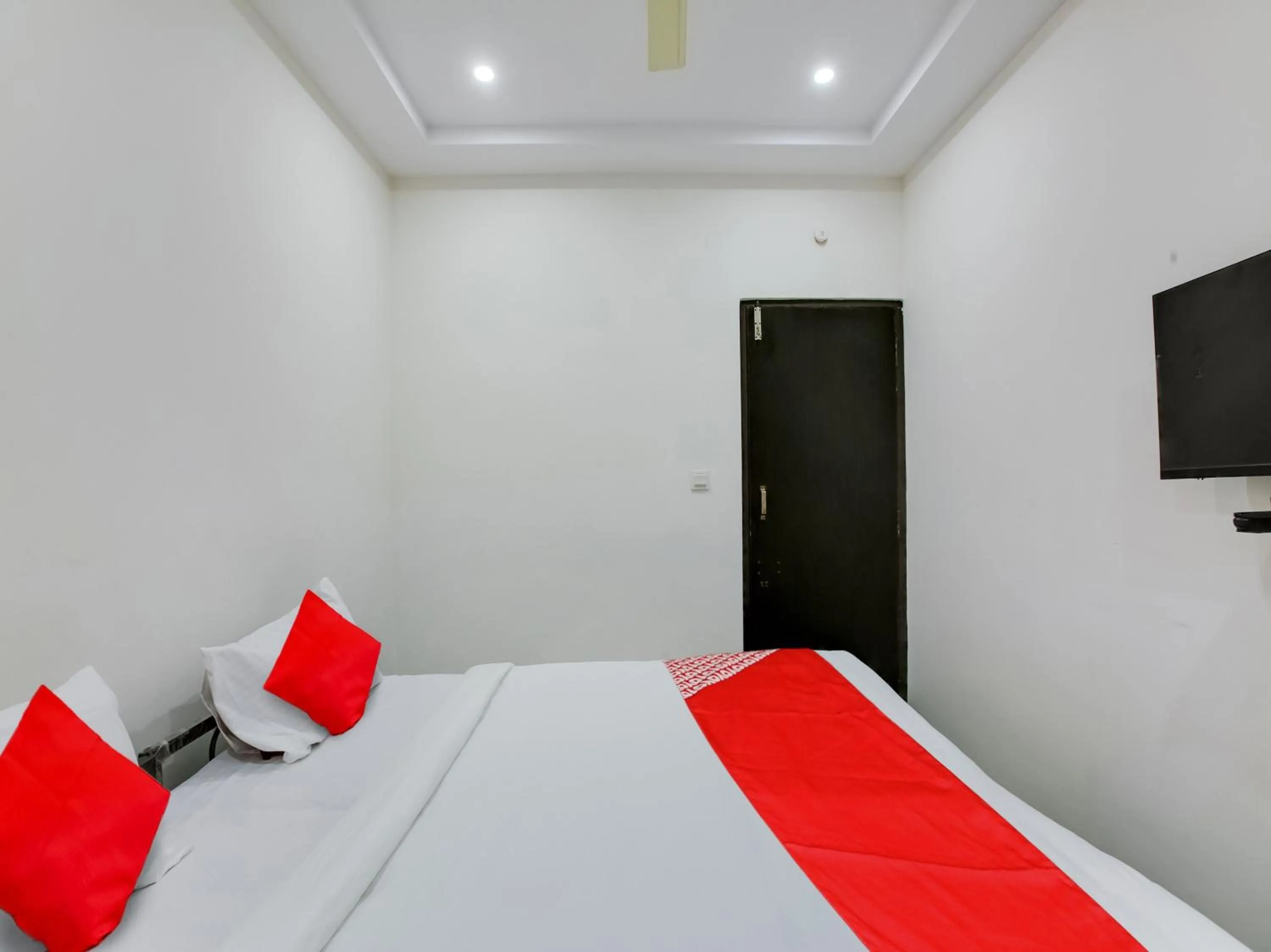 Bedroom, Bed in Hotel O Manjushree Boarding & Lodging nearby Dr.BR Ambedkar Stadium Basveshwar nagar