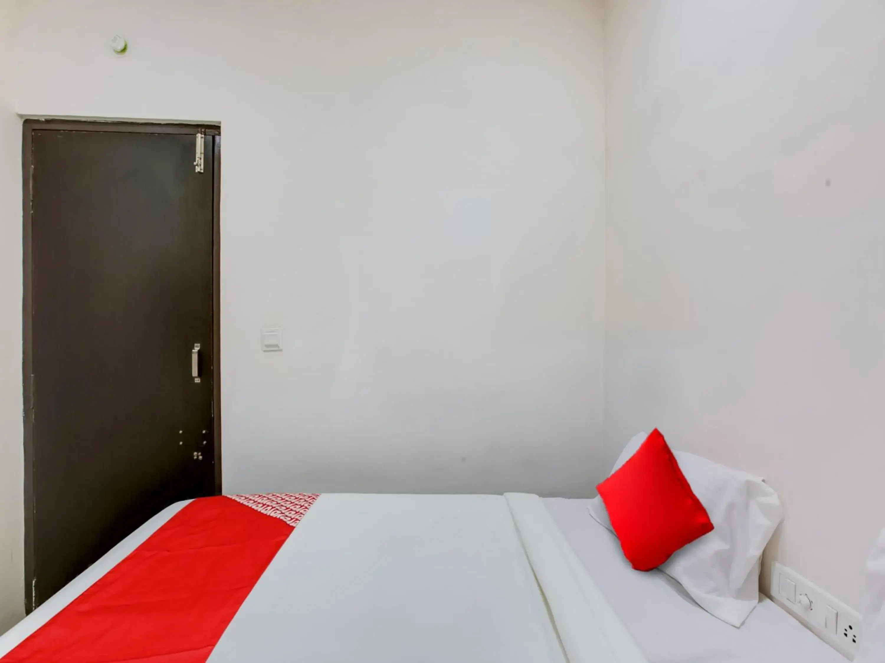 Bedroom in Hotel O Manjushree Boarding & Lodging nearby Dr.BR Ambedkar Stadium Basveshwar nagar Bedroom in Hotel O Manjushree Boarding & Lodging nearby Dr.BR Ambedkar Stadium Basveshwar nagar