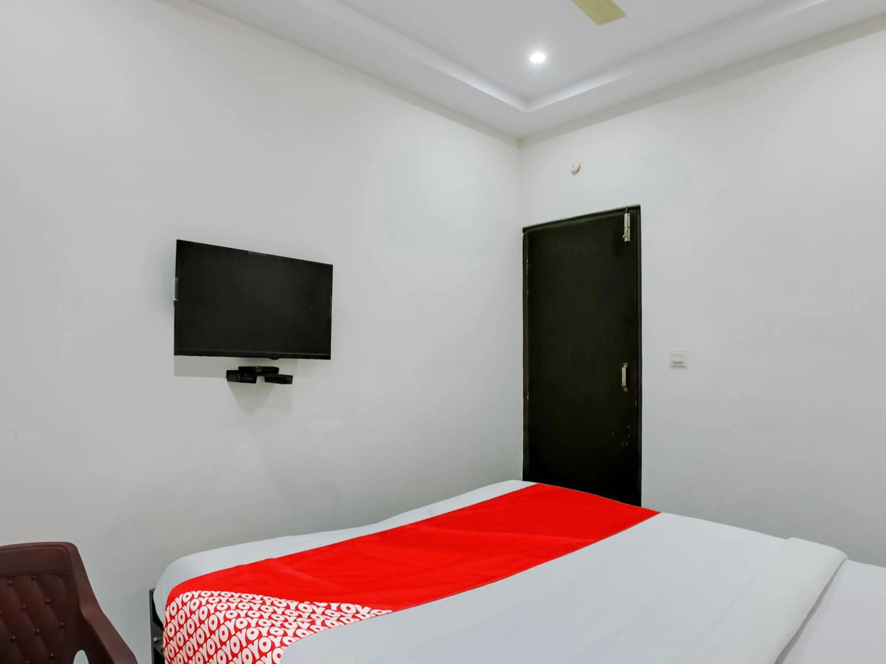 Bedroom, Bed in Hotel O Manjushree Boarding & Lodging nearby Dr.BR Ambedkar Stadium Basveshwar nagar