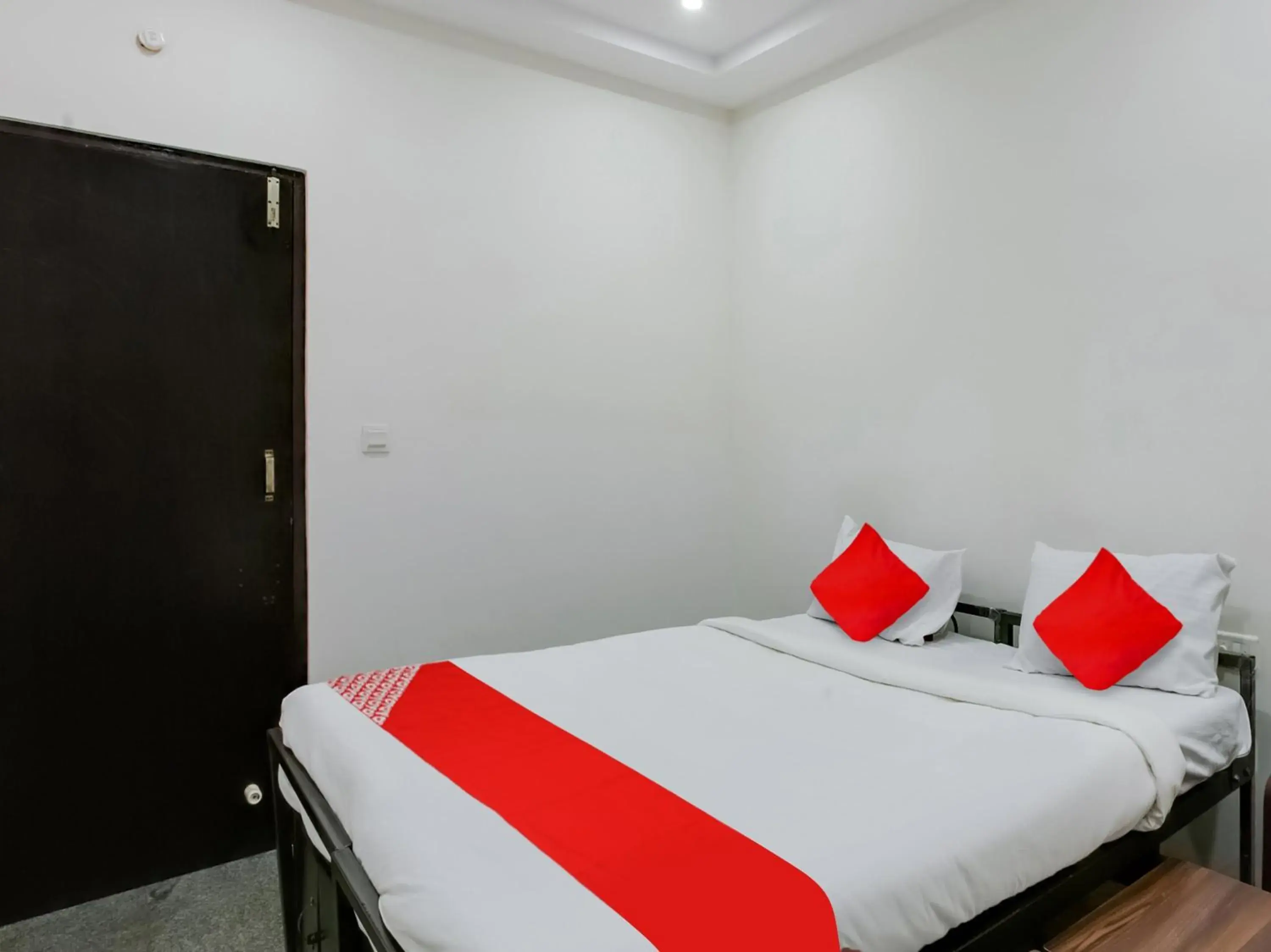 Bedroom in Hotel O Manjushree Boarding & Lodging nearby Dr.BR Ambedkar Stadium Basveshwar nagar Bedroom in Hotel O Manjushree Boarding & Lodging nearby Dr.BR Ambedkar Stadium Basveshwar nagar