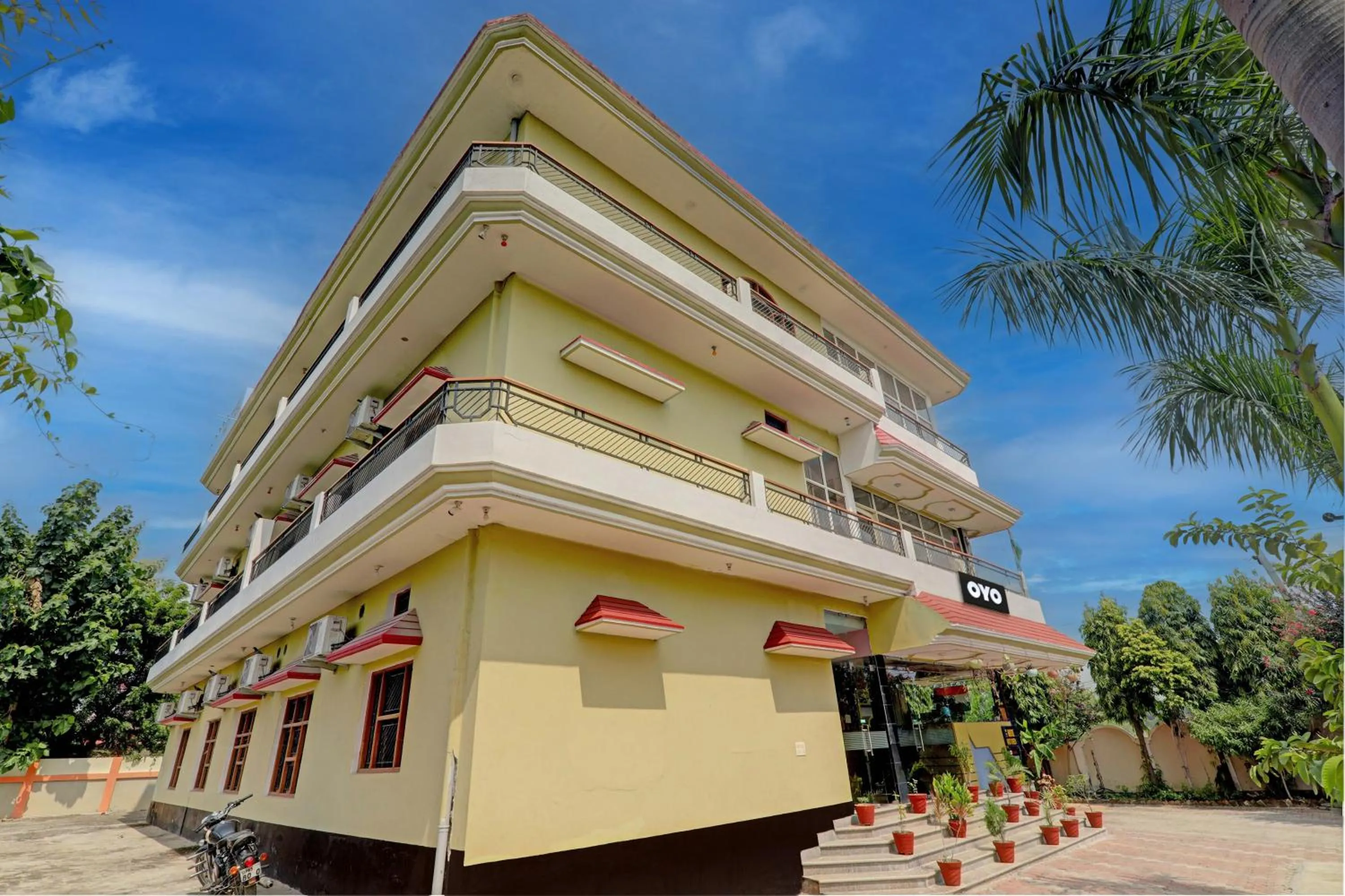 Facade/entrance in Hotel O Kriti Green