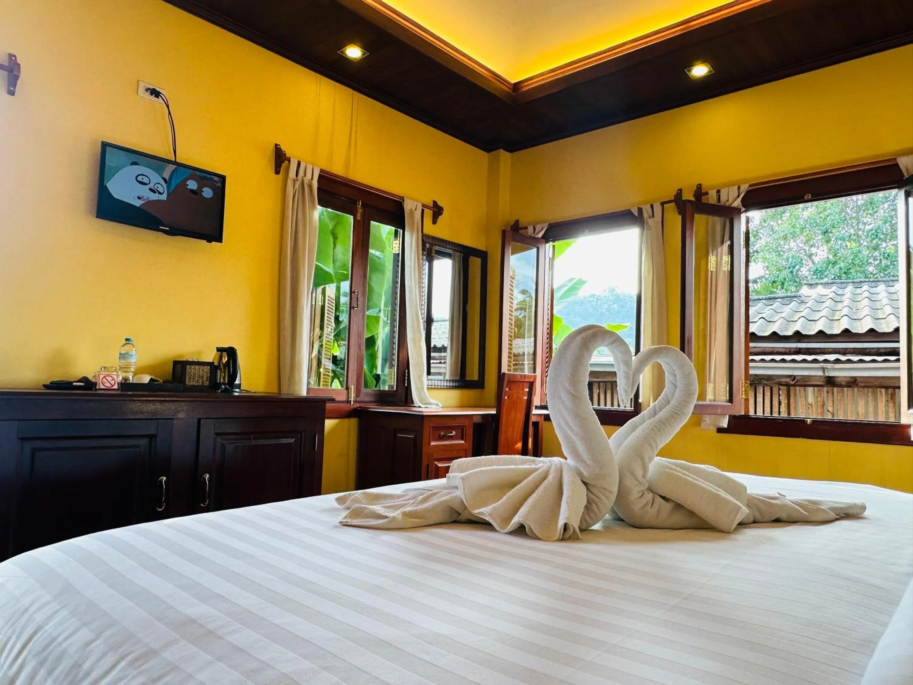 Bed in Villa Phonethip Mekong Riverside