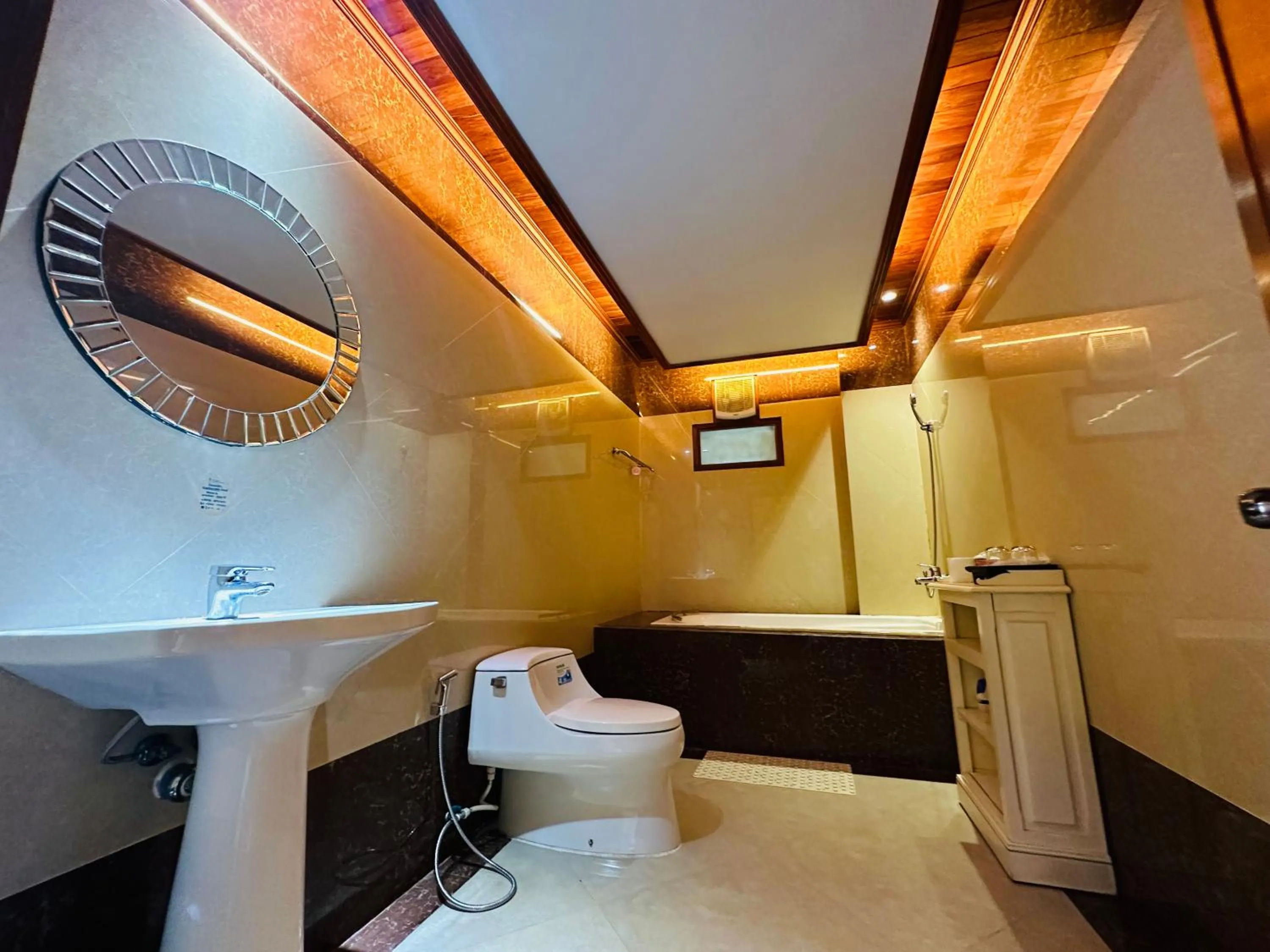 Shower in Villa Phonethip Mekong Riverside