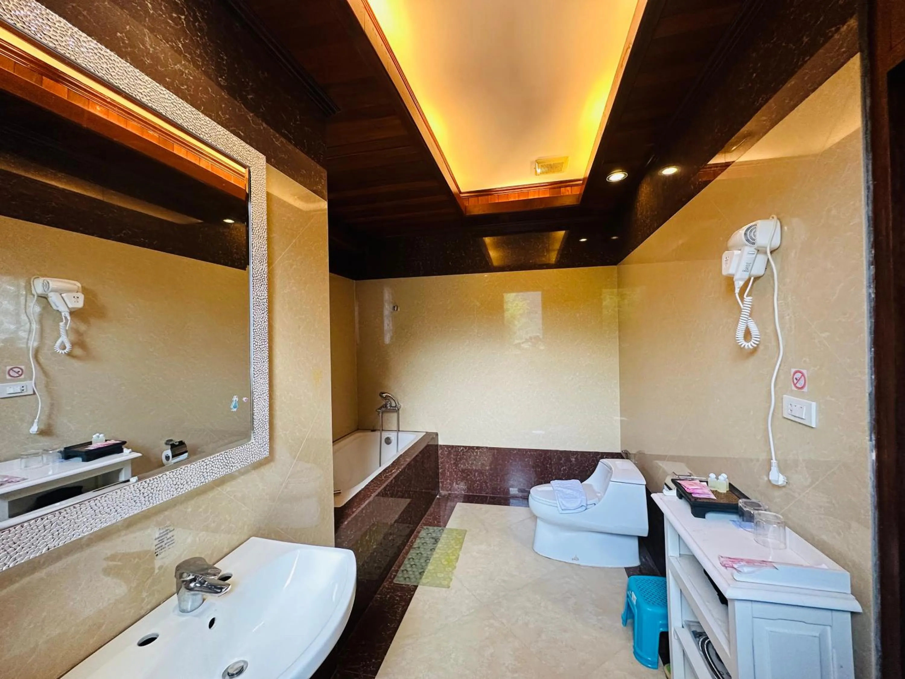 Toilet in Villa Phonethip Mekong Riverside