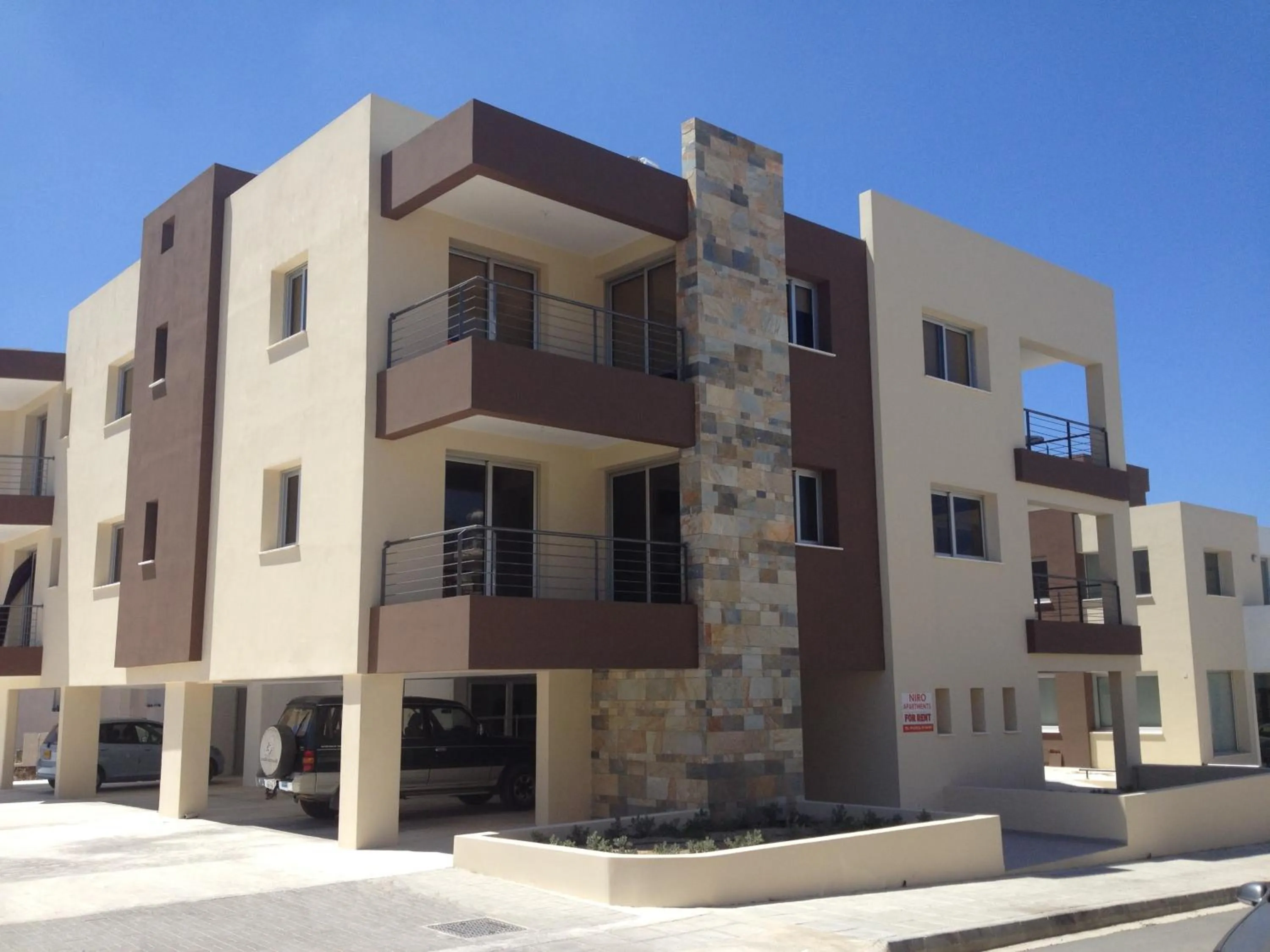 Facade/entrance in Niro Apartments