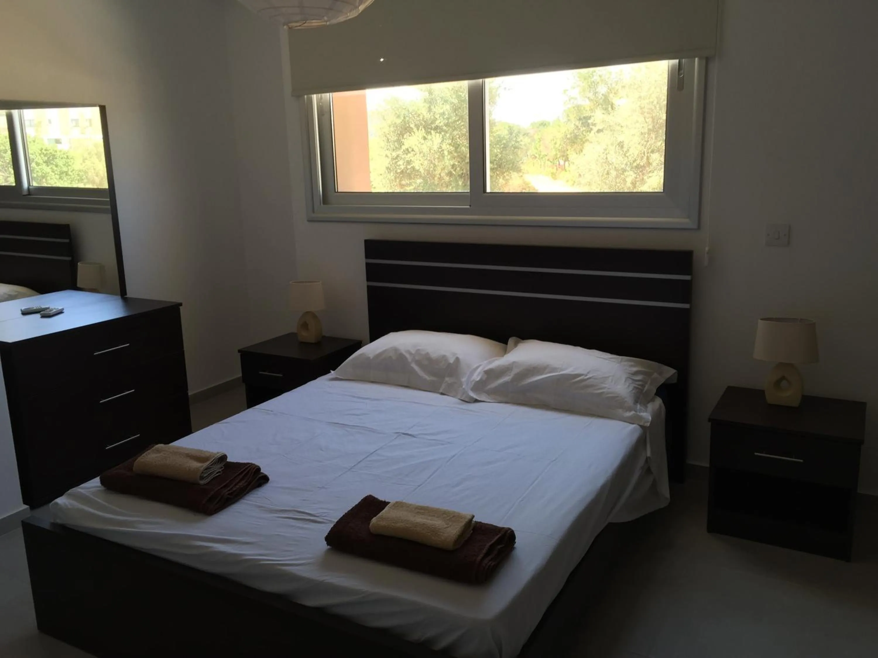 Summer, Bed in Niro Apartments
